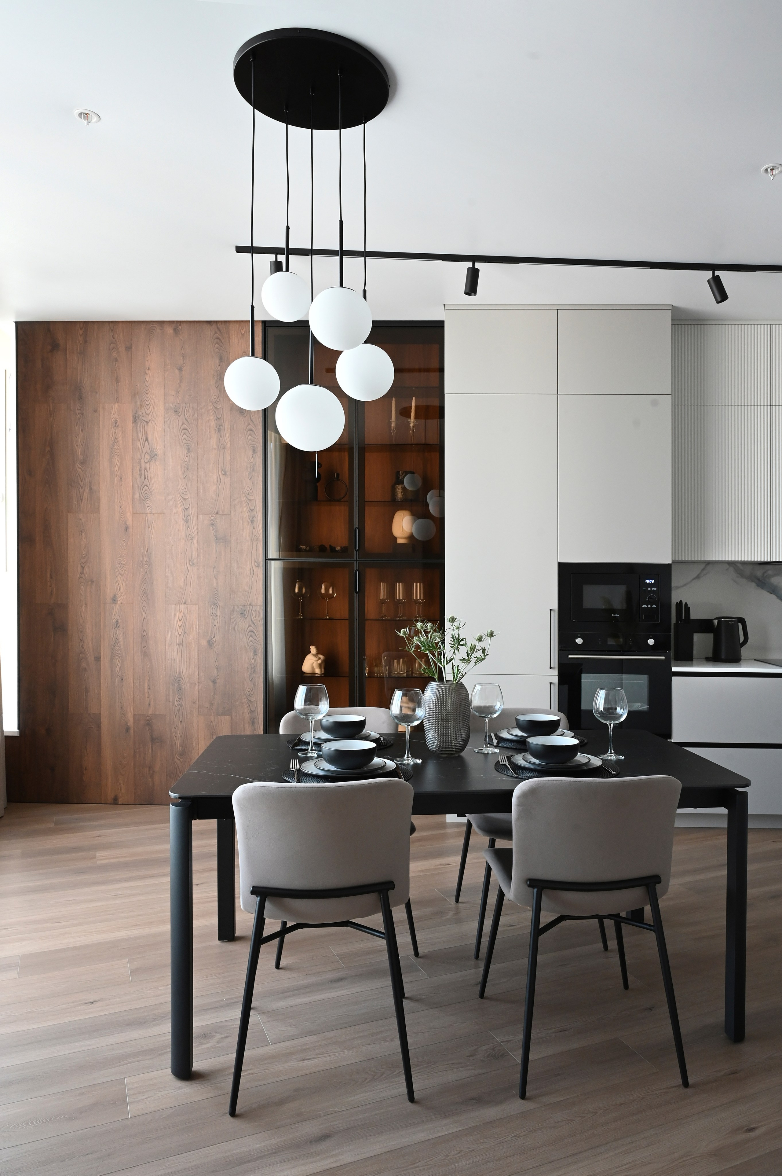 Башня Исеть дизайнер Вероника Миллер. Мебель на заказ