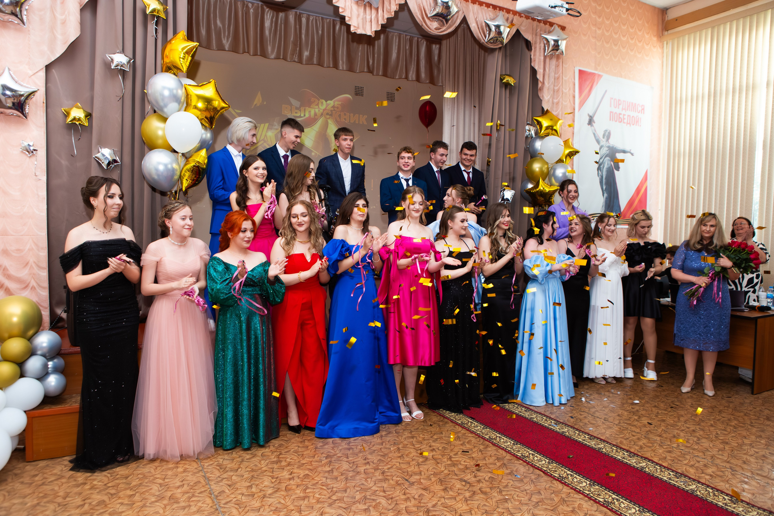 ВРУЧЕНИЕ ДИПЛОМОВ 2025 4 ШКОЛА Г.МЦЕНСК. Профессиональный фотограф в Мценске и Орловской области