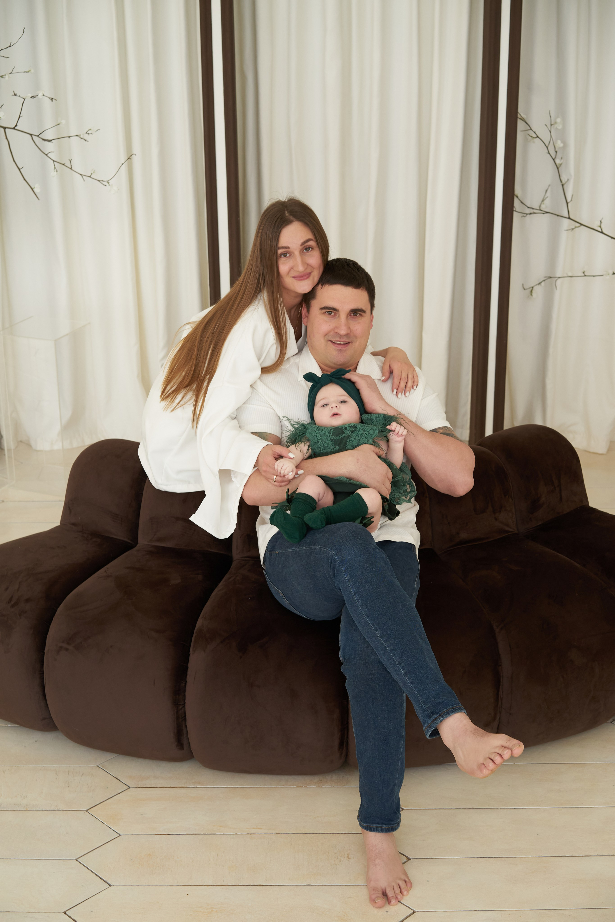 Семейная фотосессия в студии. Фотограф Екатеринбург Кокшарова Александра