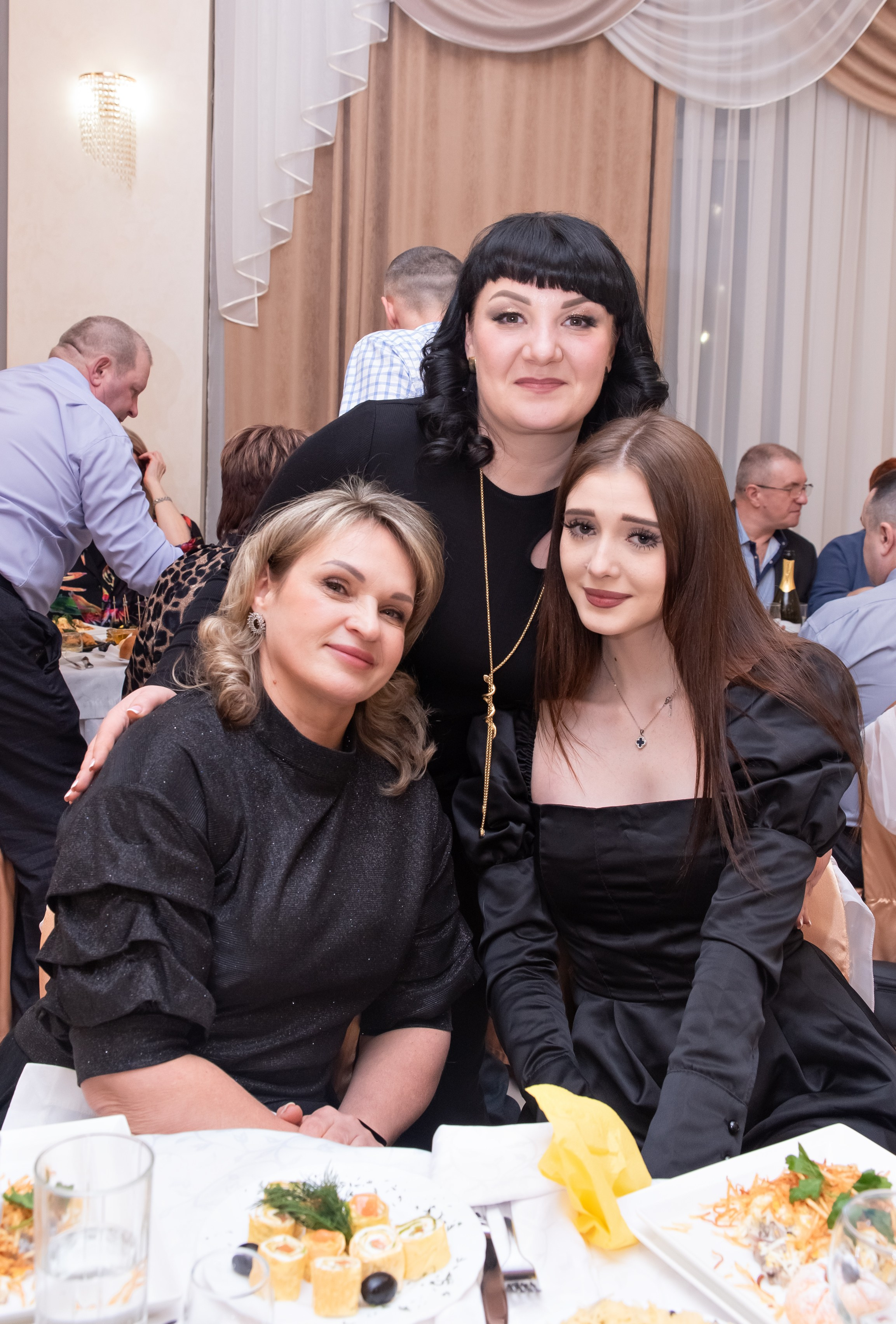 Юбилей Ирины. Ведущая — Наталья Белозерова. Банкетный зал — столовая Радио Завода. Семейный и портретный фотограф Кыштым Челябинск Марина Шигапова