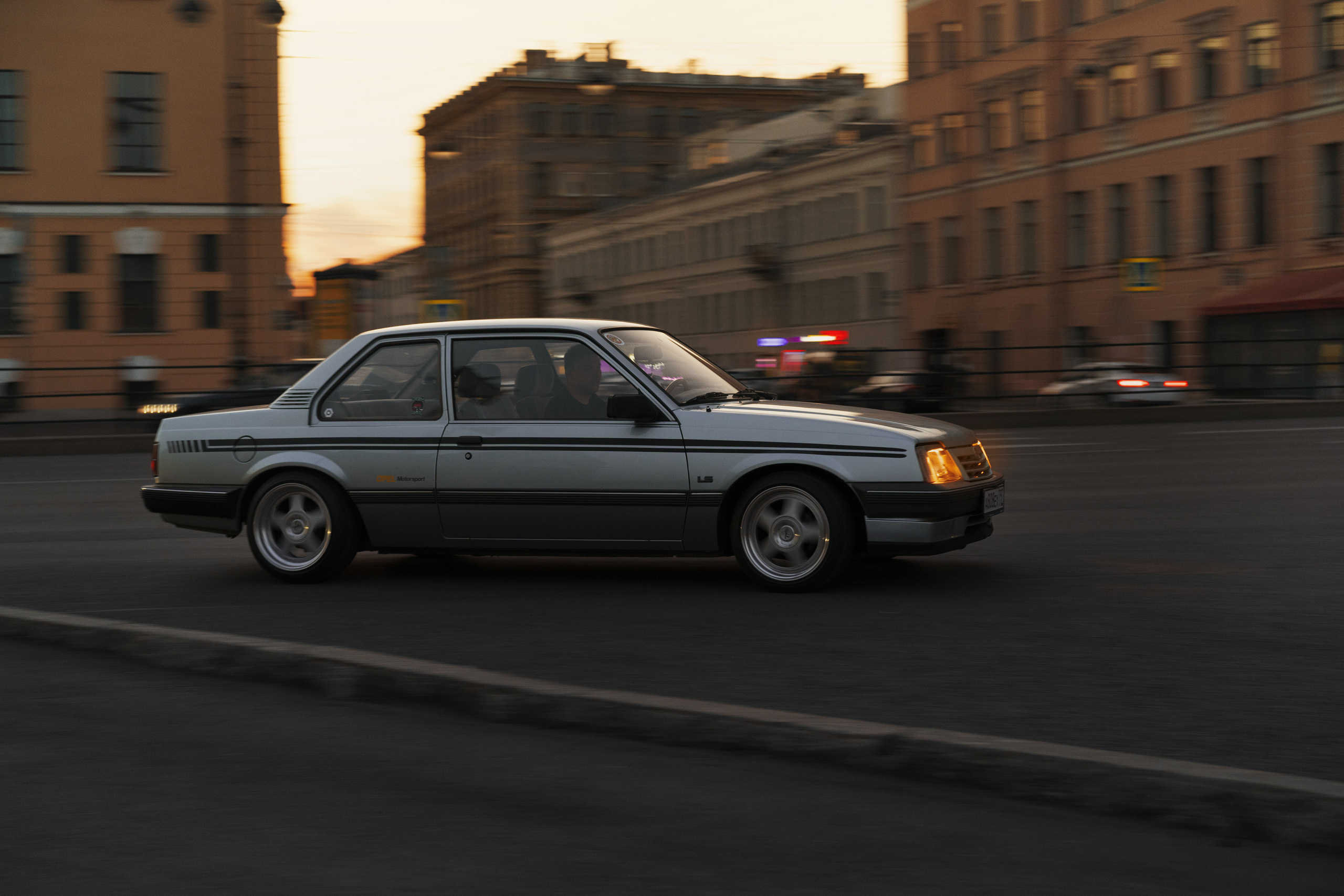 Opel Ascona популярный немецкий автомобиль на улицах  Санкт-Петербурга. Автомобильный фотограф Антон Цырулев