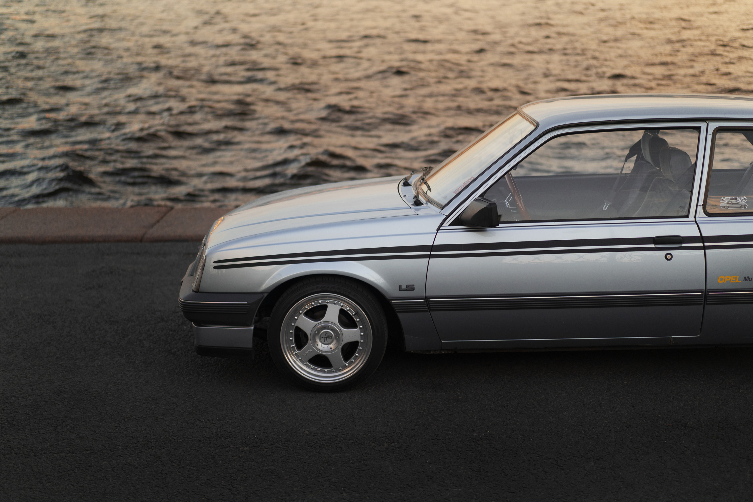 Opel Ascona популярный немецкий автомобиль на улицах  Санкт-Петербурга. Автомобильный фотограф Антон Цырулев