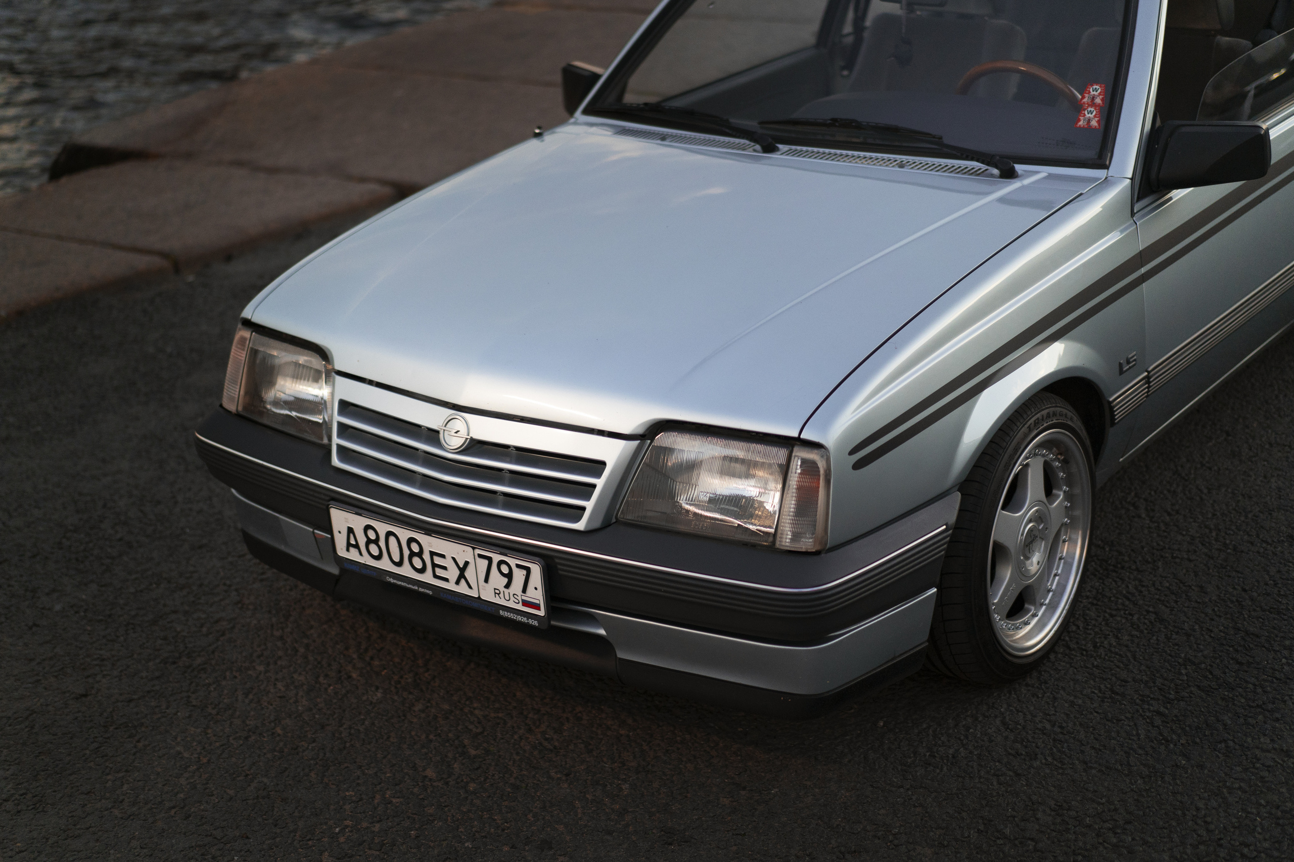 Opel Ascona популярный немецкий автомобиль на улицах  Санкт-Петербурга. Автомобильный фотограф Антон Цырулев