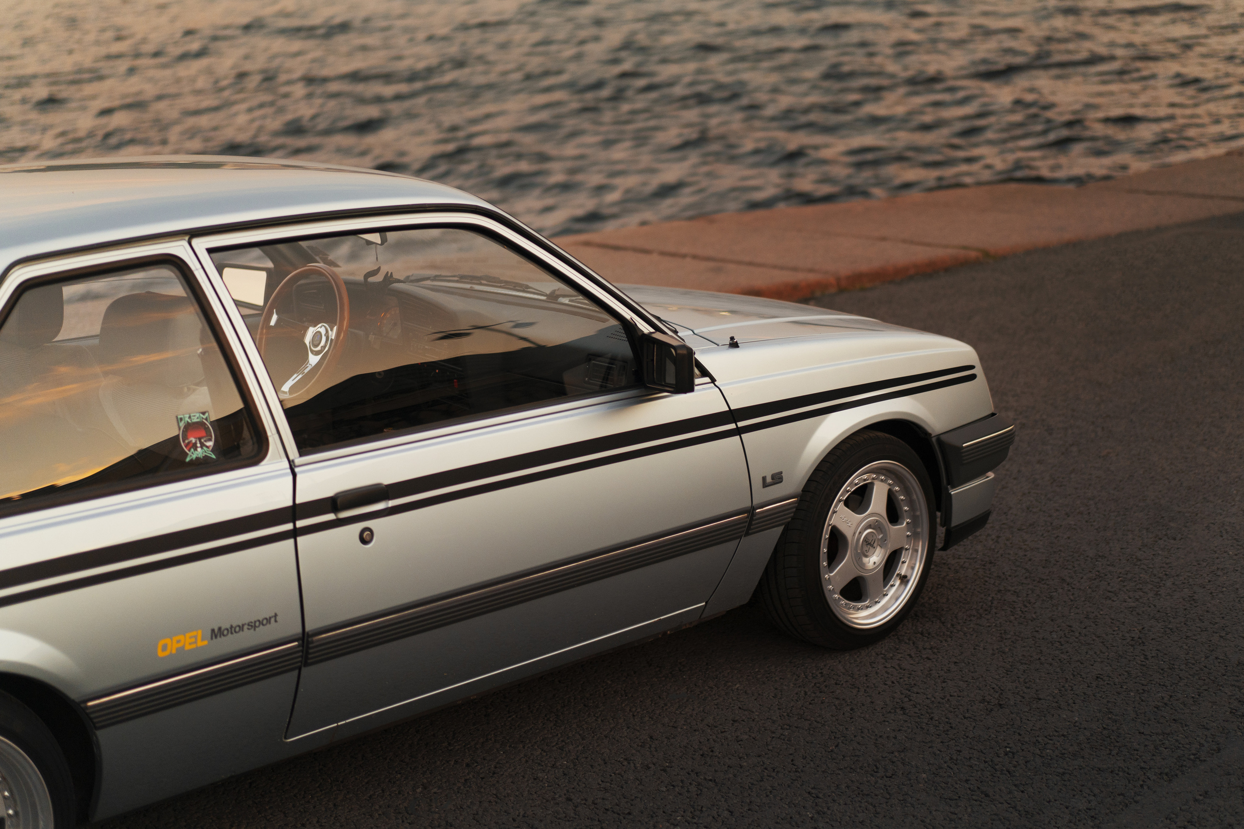 Opel Ascona популярный немецкий автомобиль на улицах  Санкт-Петербурга. Автомобильный фотограф Антон Цырулев