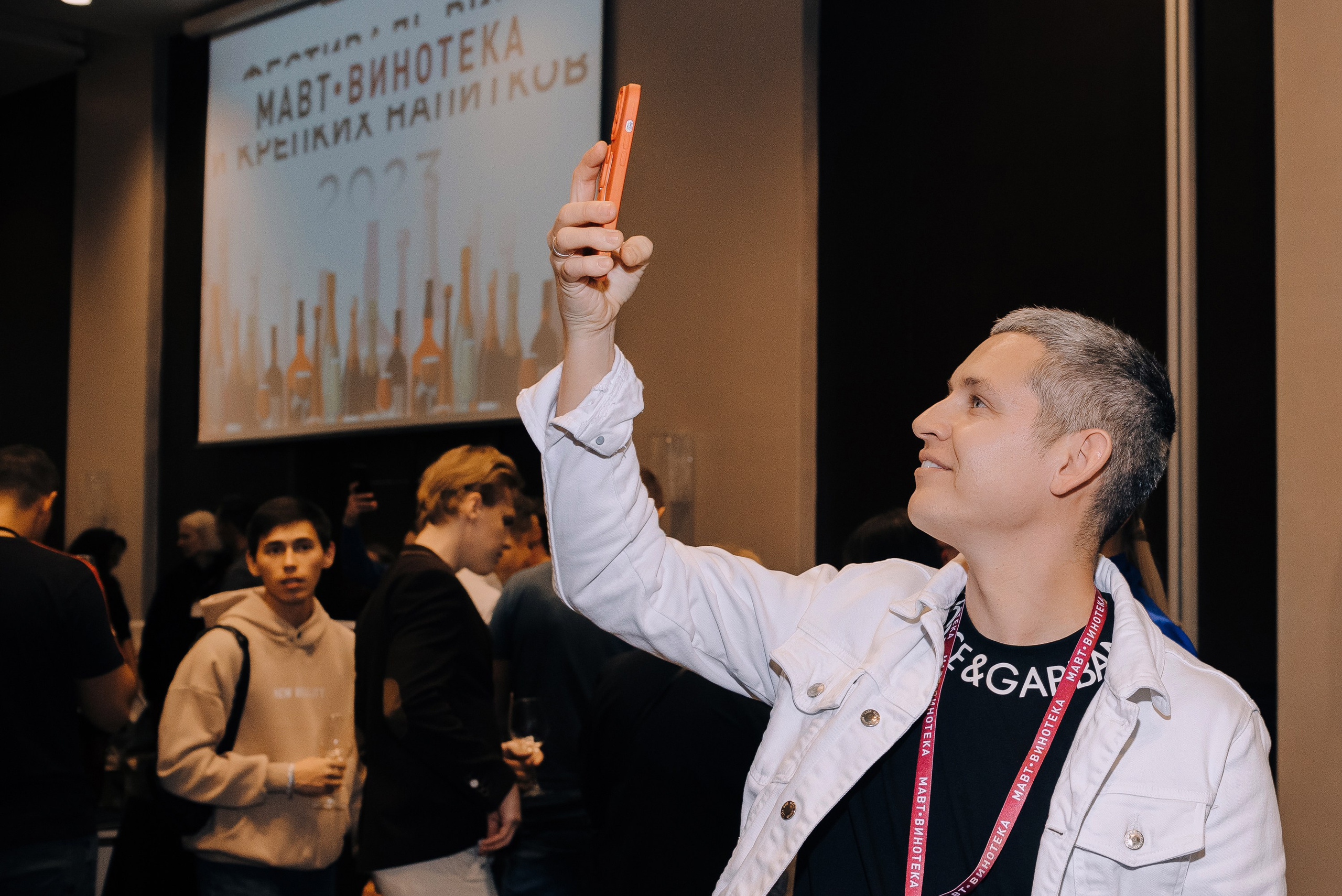 ФЕСТИВАЛЬ ВИНА И КРЕПКИХ НАПИТКОВ МАВТ-ВИНОТЕКА. Репортажный фотограф Зуев Роман г. Челябинск
