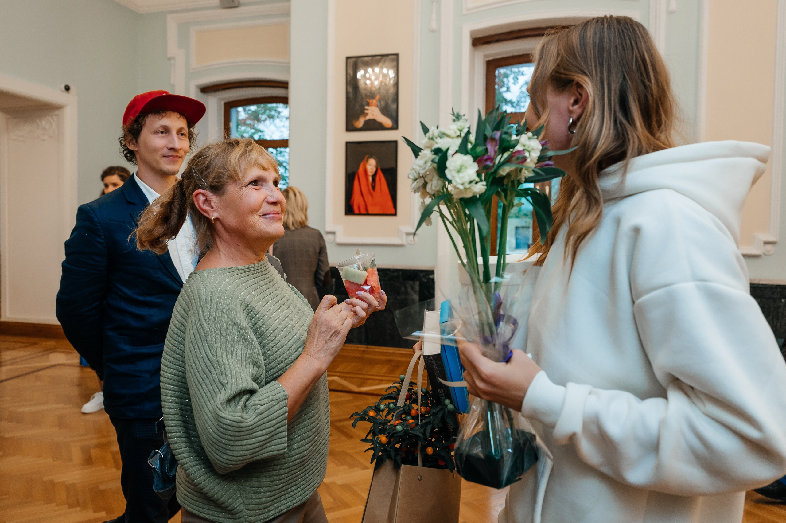 Открытие выставки Кати Васильевой в Молодежном театре. Wedding and family photographer USA