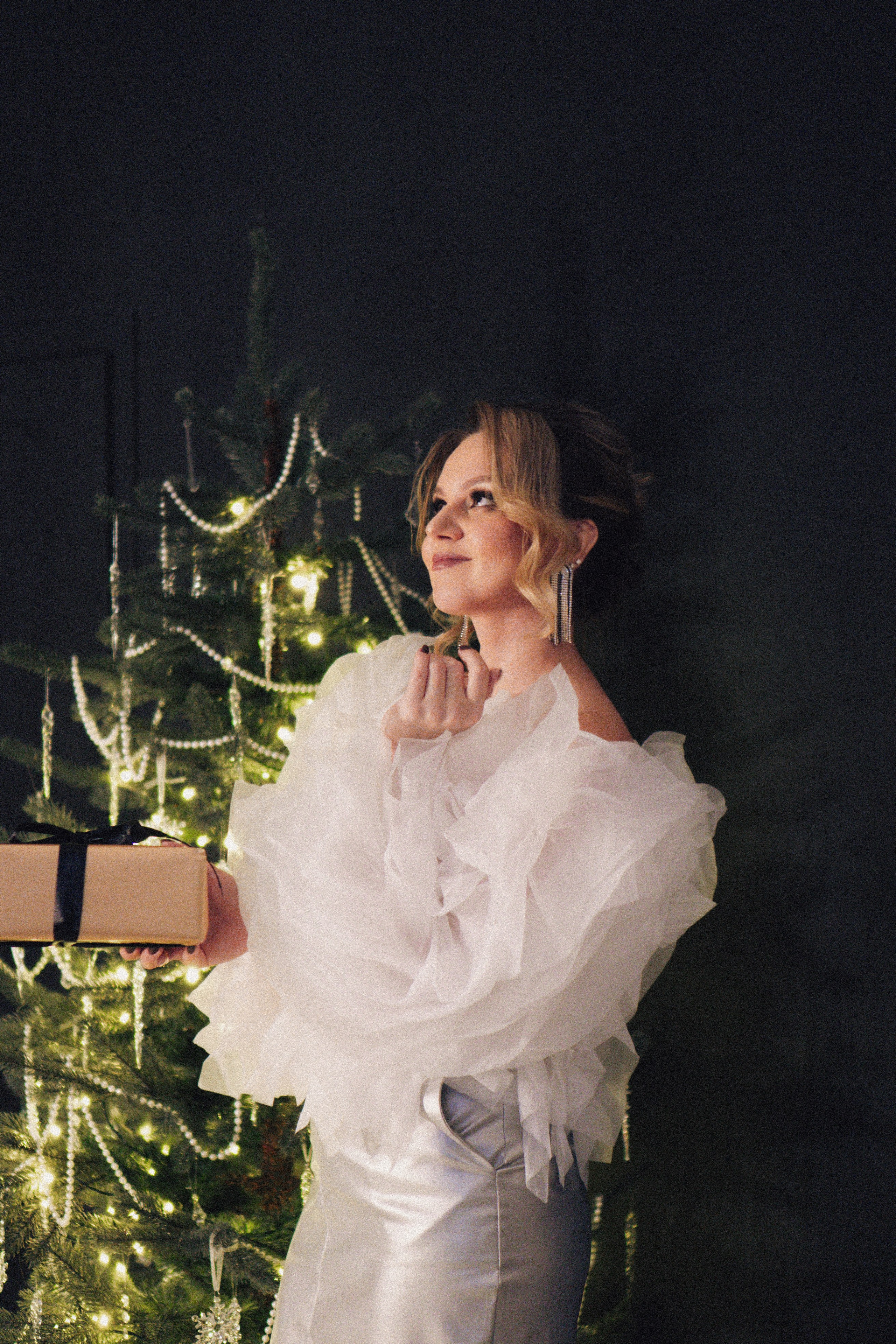 НОВОГОДНЯЯ ФОТОСЕСИИЯ В СТУДИИ ДЛЯ ДЕВУШКИ И ПРОГУЛКА ПО ЧЕРНЫШЕВСКОЙ. Профессиональный фотограф, Санкт-Петербург — Виктория Богомолова