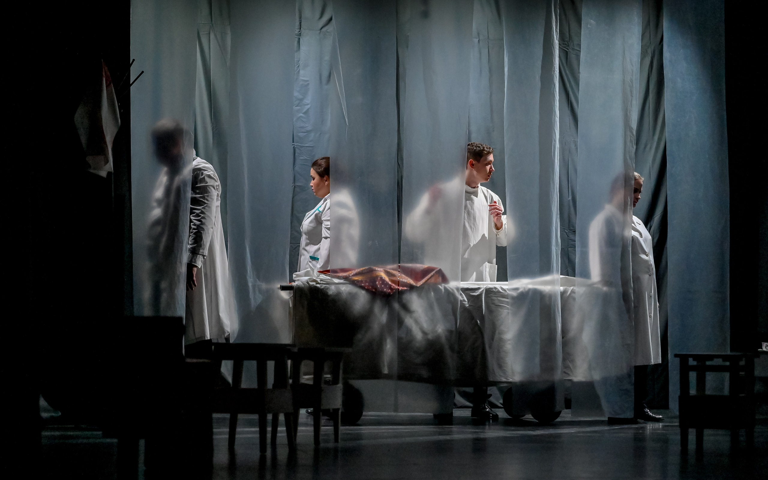 «Записки юного врача» в Театре Артиста 01.03.2024. Репортажный профессиональный фотограф-любитель