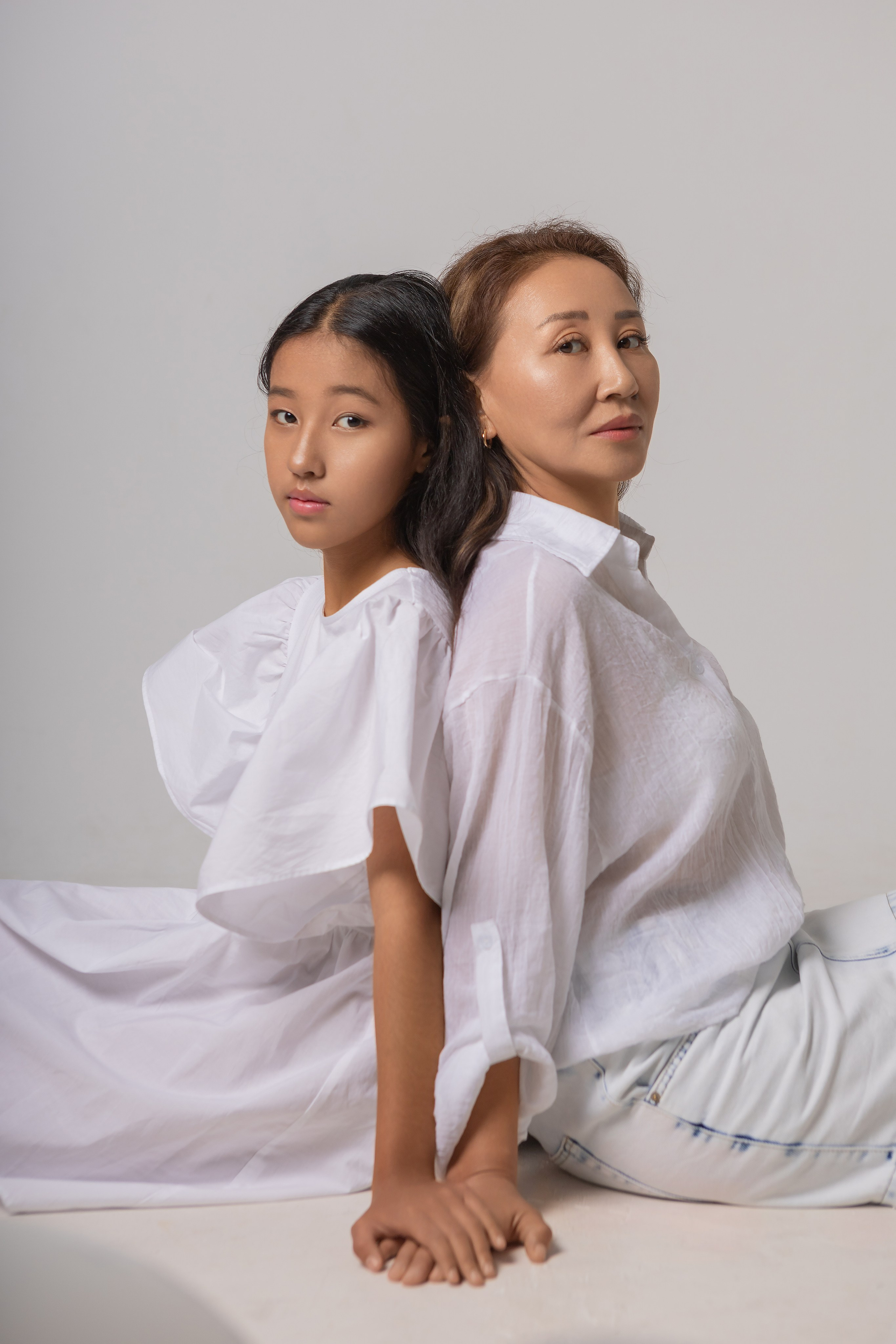 Агата с мамой. Семейный фотограф Кызыл Олчей Ензак