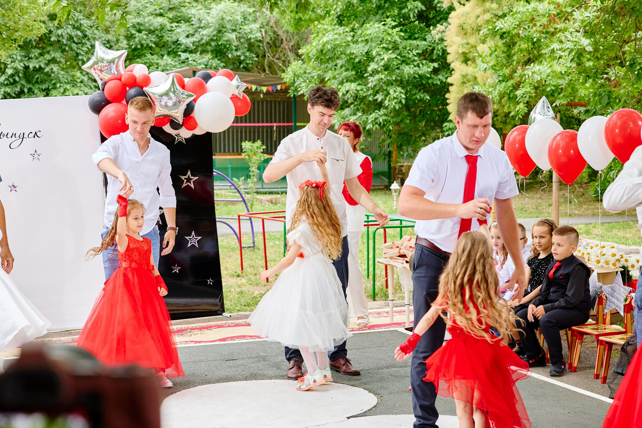 Выпускной 45 сад. Фотограф Выпускные альбомы Таганрог Сергей Коробченко