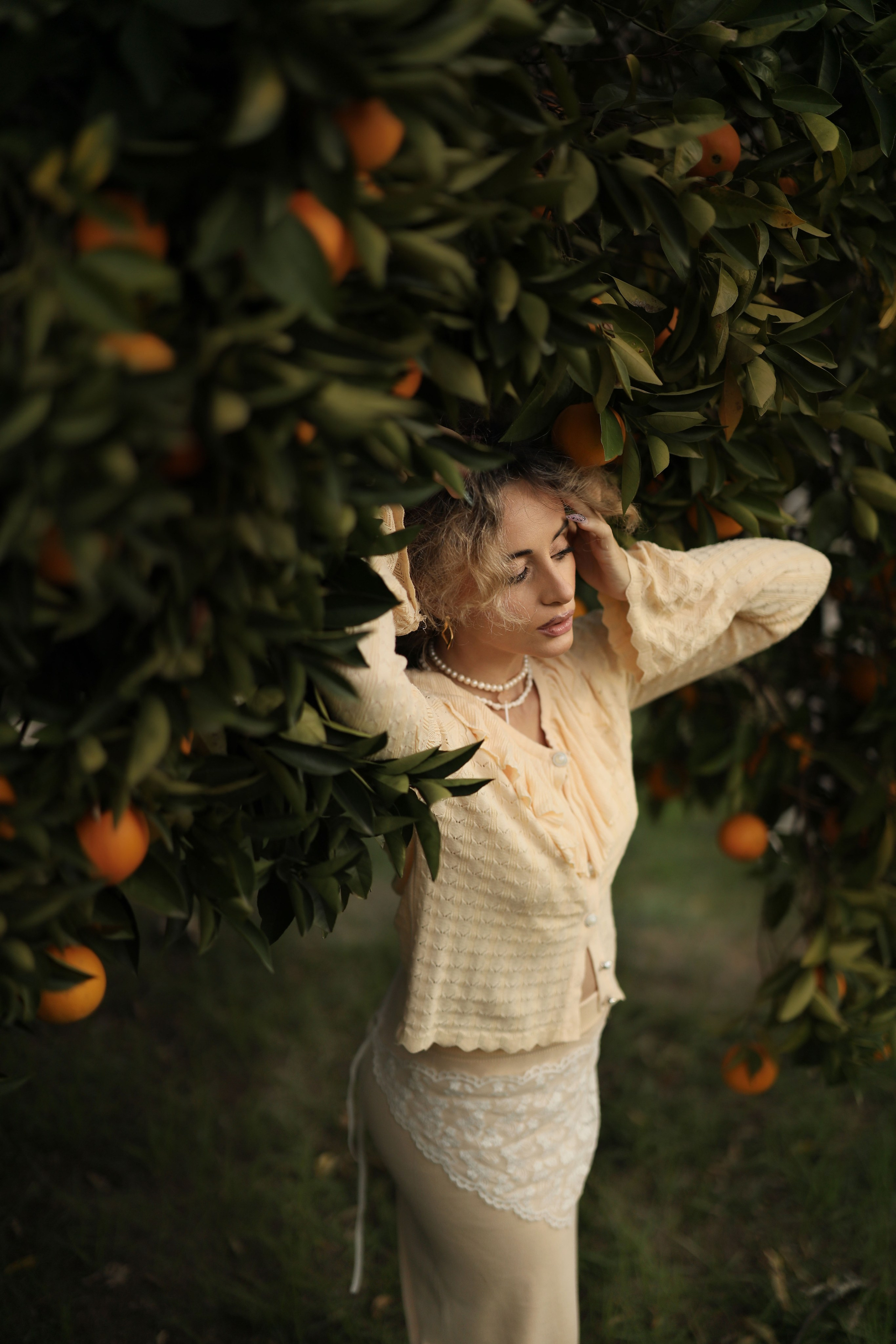 Семейная фотосессия в мандариновом саду Абхазии. Свадебный и семейный фотограф в Абхазии Жанна Соснина
