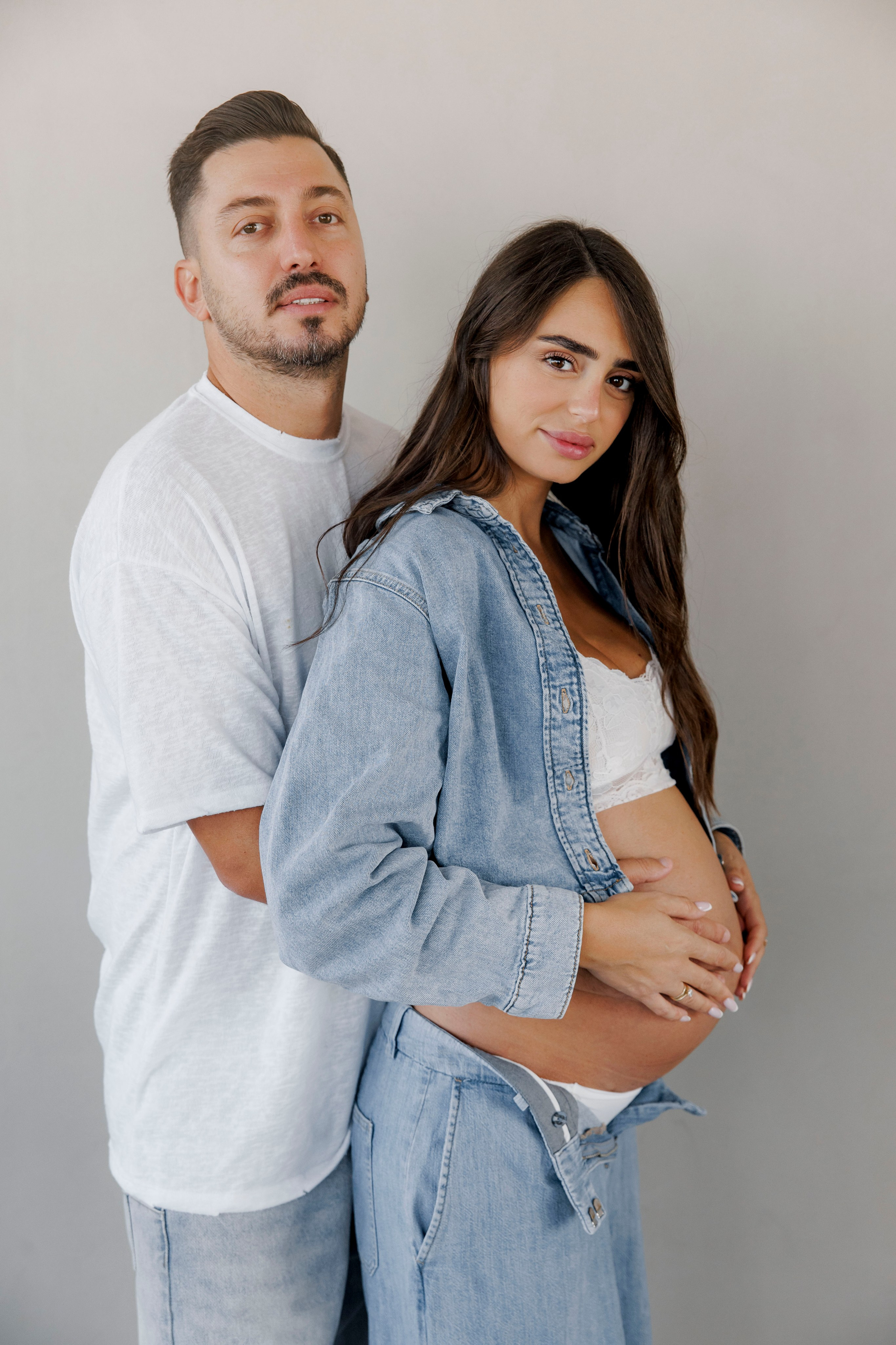 Pregnancy photoshoot inside the studio in Tel Aviv. Главная