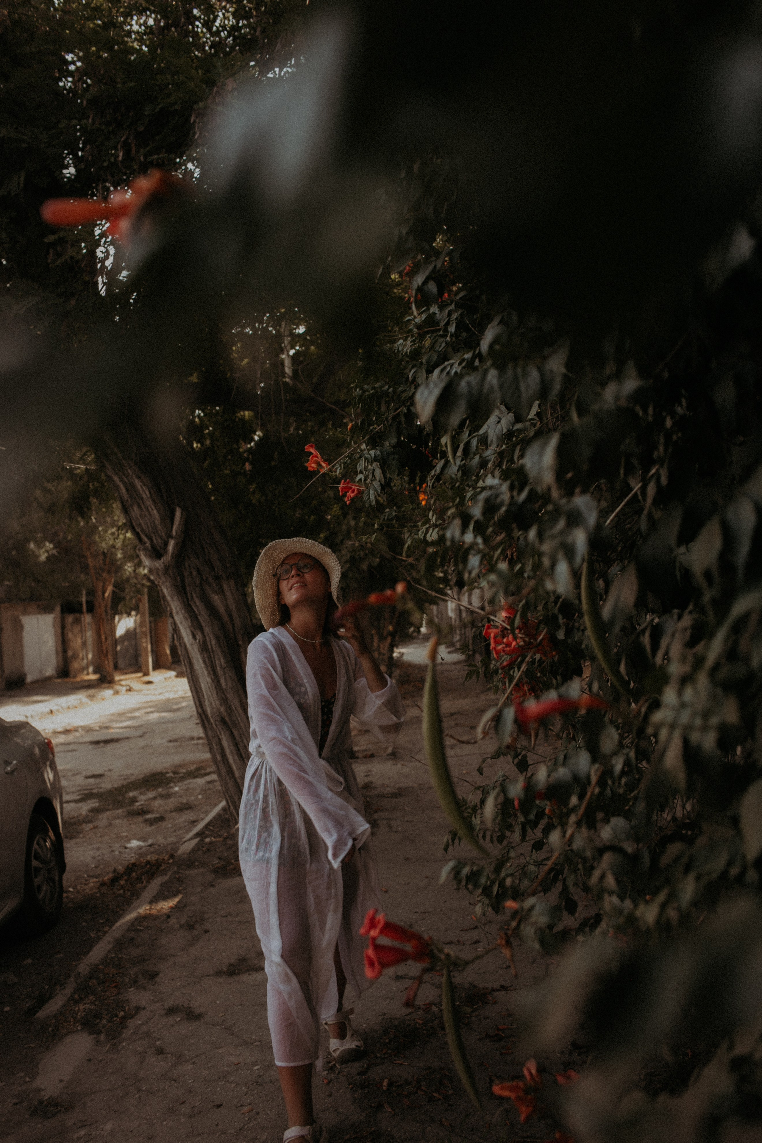 Фотосессия девушки в цветах летом. Свадебный и репортажный фотограф в Ярославле и Санкт-Петербурге Роман Микрюков