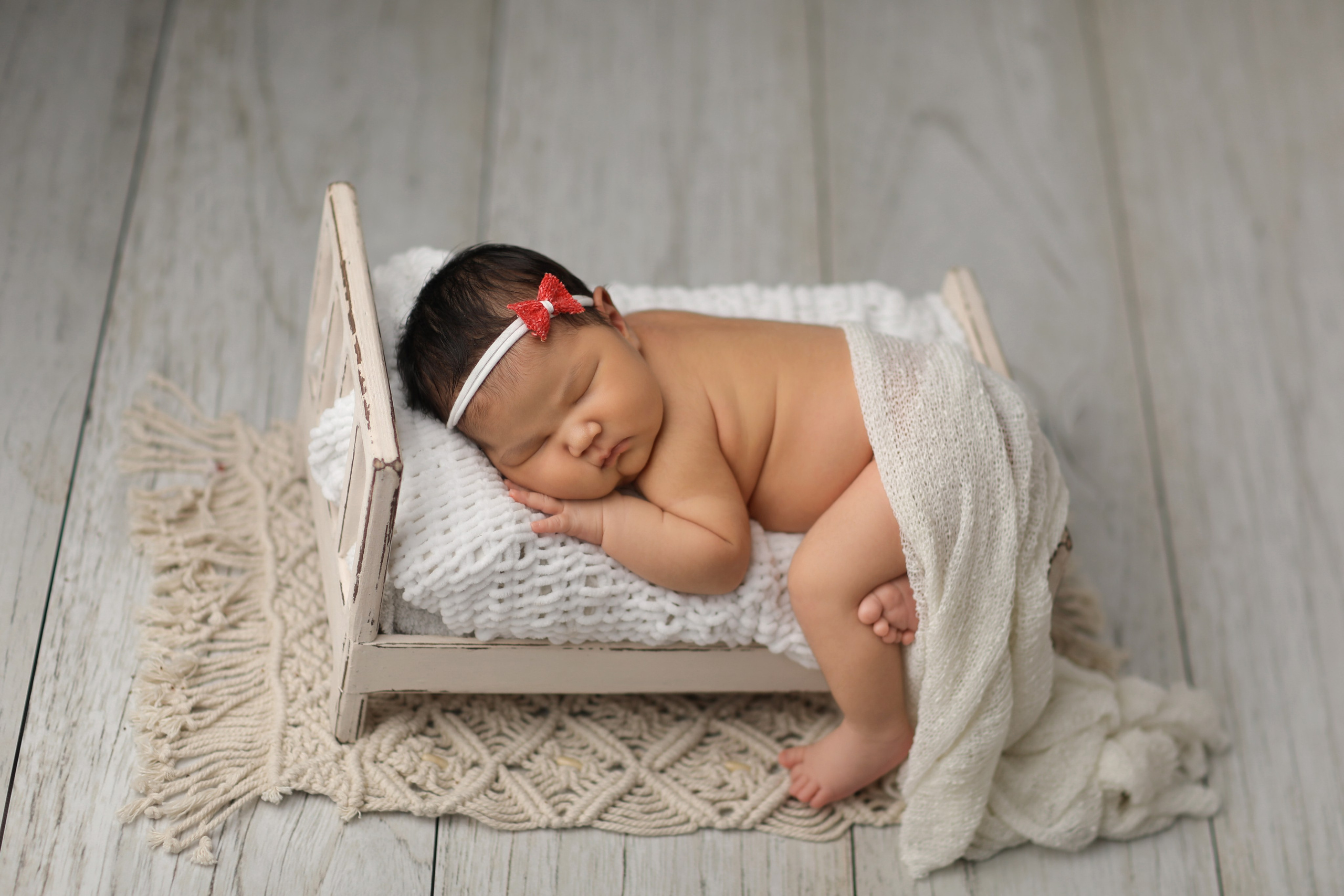 PH @anna_molodykh_newborn.almaty. Retoucher Aleksmokh