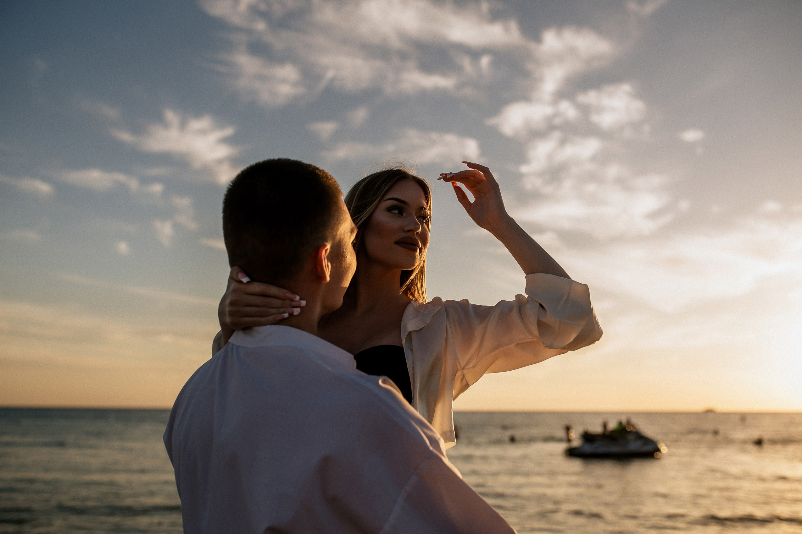 Молодой человек сделал предложение девушке в Анапе. 