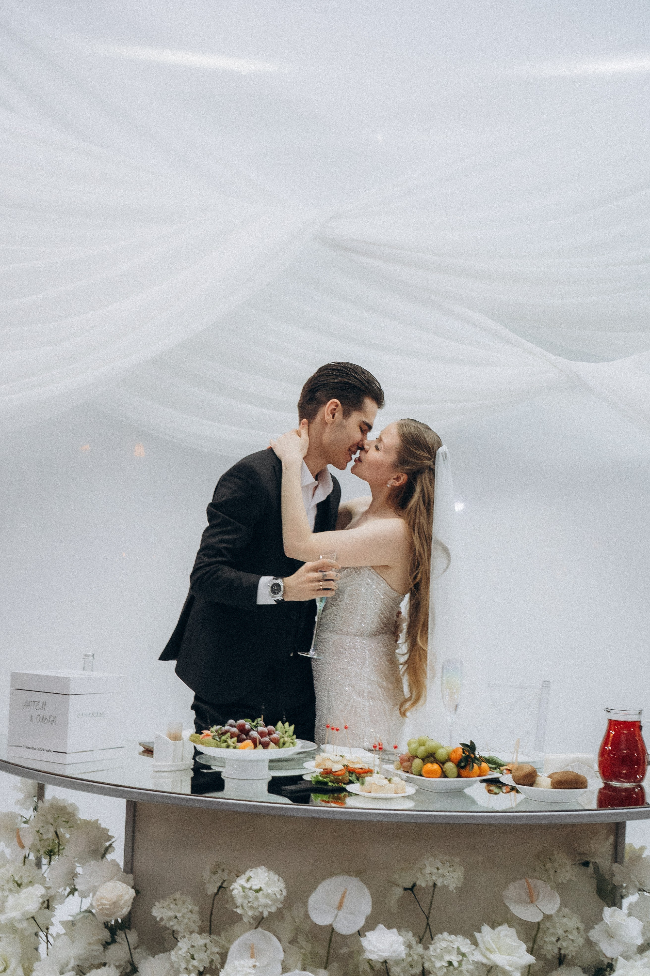 СВАДЕБНАЯ СЬЕМКА СБОРОВ В ОТЕЛЕ И ВЫЕЗД НА ЦЕРЕМОНИЮ (СНЯТО В СИБИРЕ В НИЖНЕВАРТОВСКЕ). Профессиональный фотограф, Санкт-Петербург — Виктория Богомолова