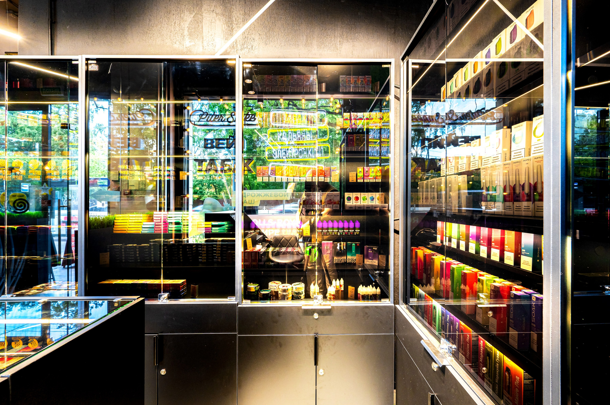 Piter Smoke. Интерьерный фотограф. Фото- видеосъемка недвижимости Санкт-Петербург