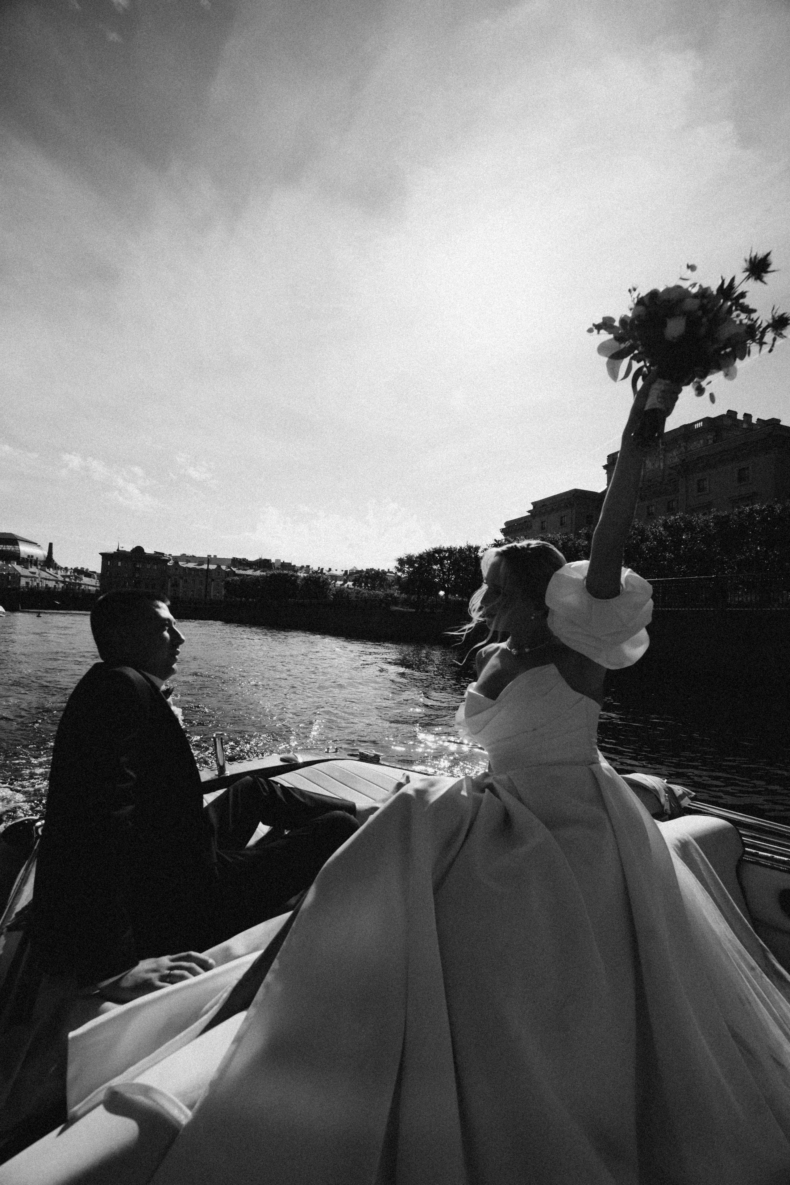 СВАДЕНБНАЯ СЬЕМКА НА КАТЕРЕ ПО КАНАЛАМ САНКТ-ПЕТЕРБУРГА И В АКВАТОРИИ НЕВЫ. Профессиональный фотограф, Санкт-Петербург — Виктория Богомолова