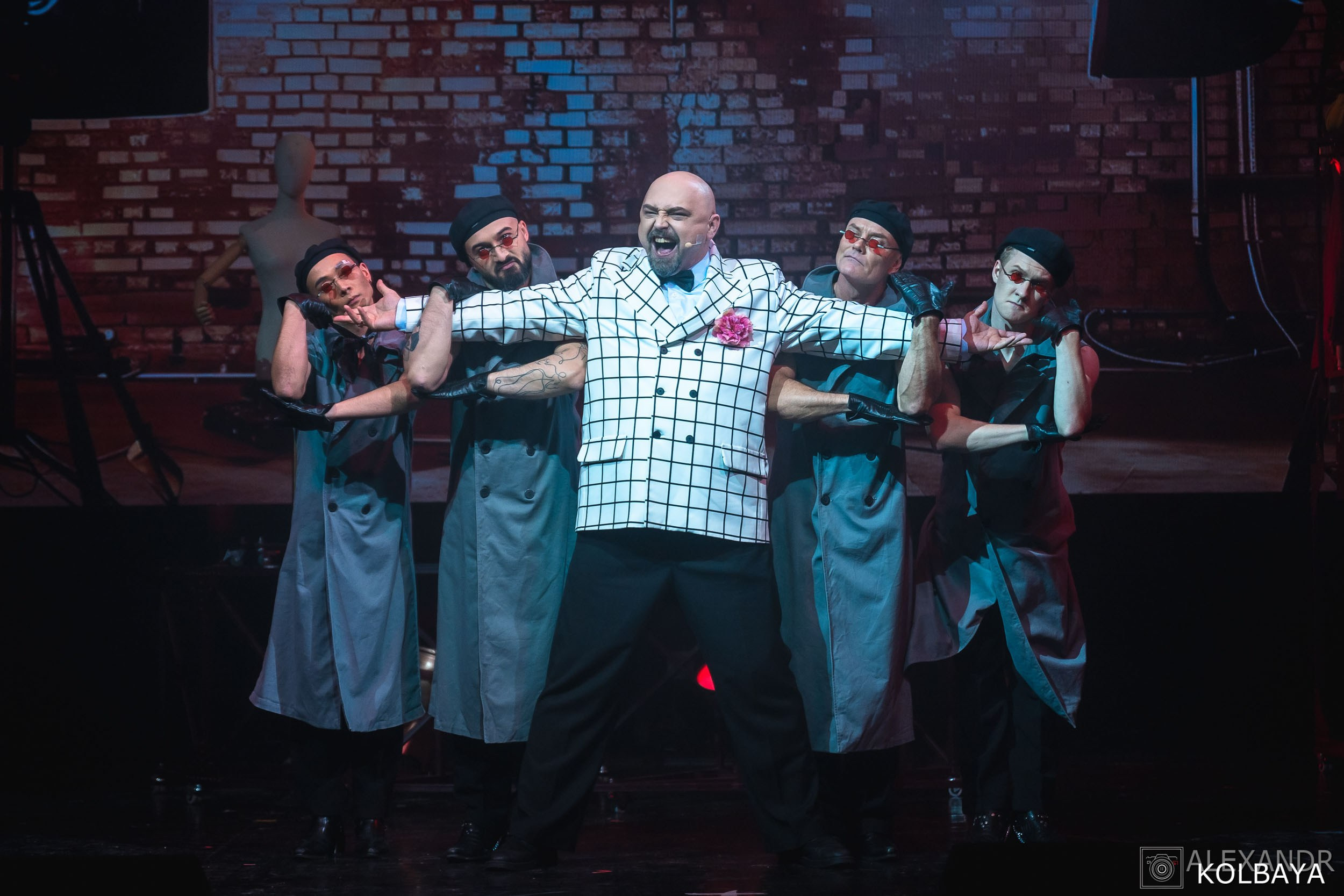 Фотографии со спектакля «Привет, я тетя Чарли». Концертный и театральный репортажный фотограф в Москве Александр Колбая