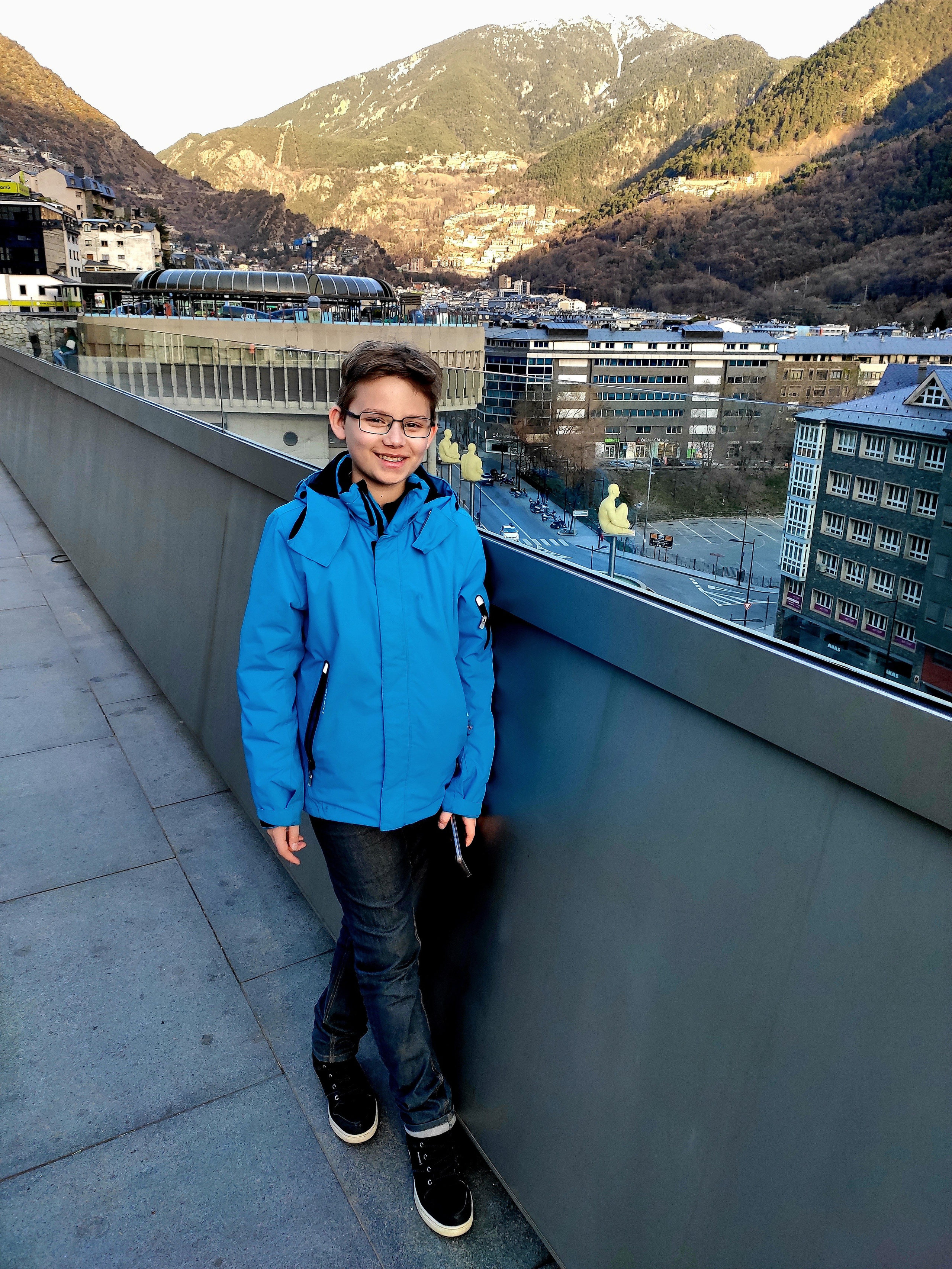 Поднялись в верхние районы 