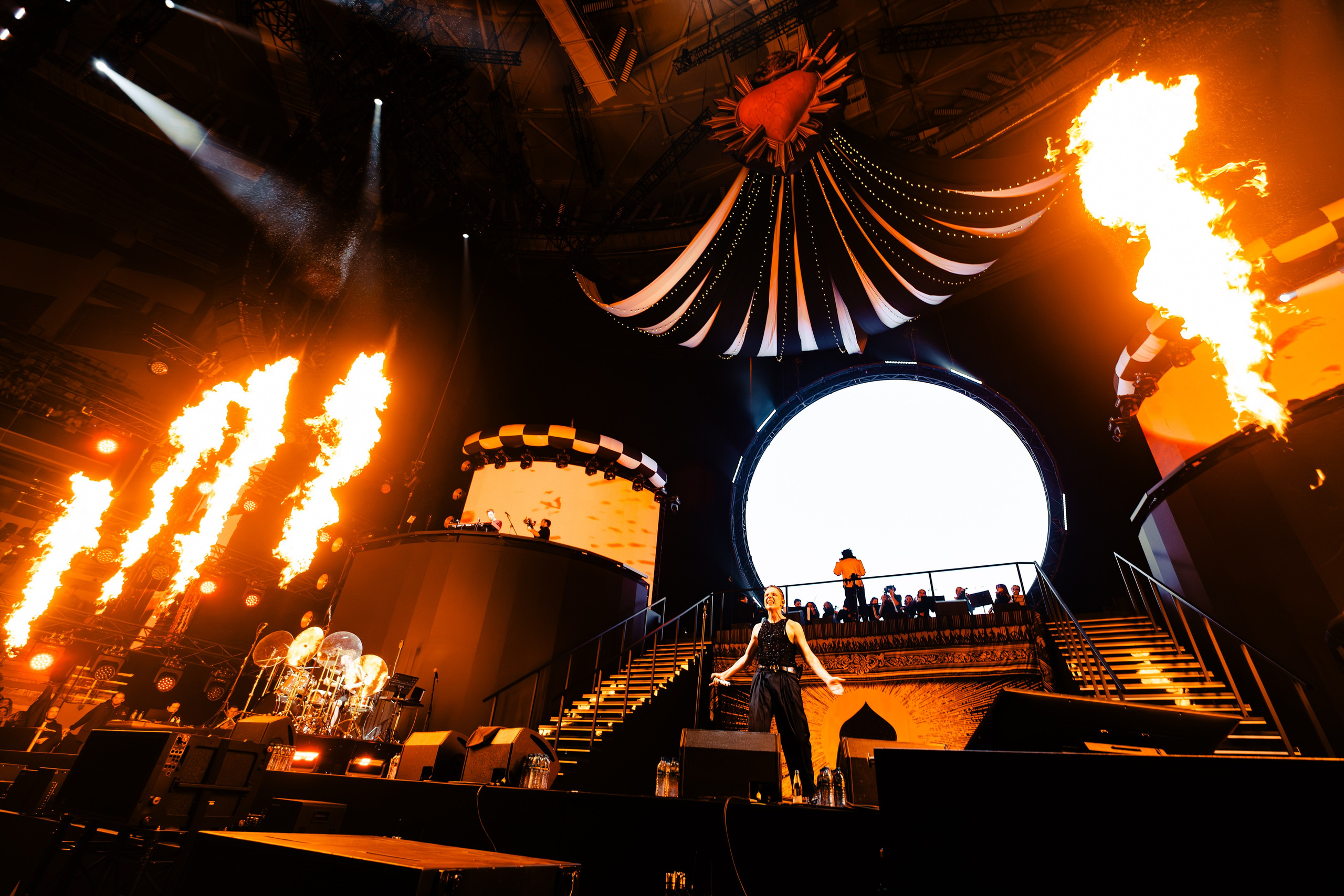 ВАНЯ ДМИТРИЕНКО В МЕГАСПОРТЕ 07.11.25. Концертный и репортажный фотограф в Москве и Санкт-Петербурге Мария