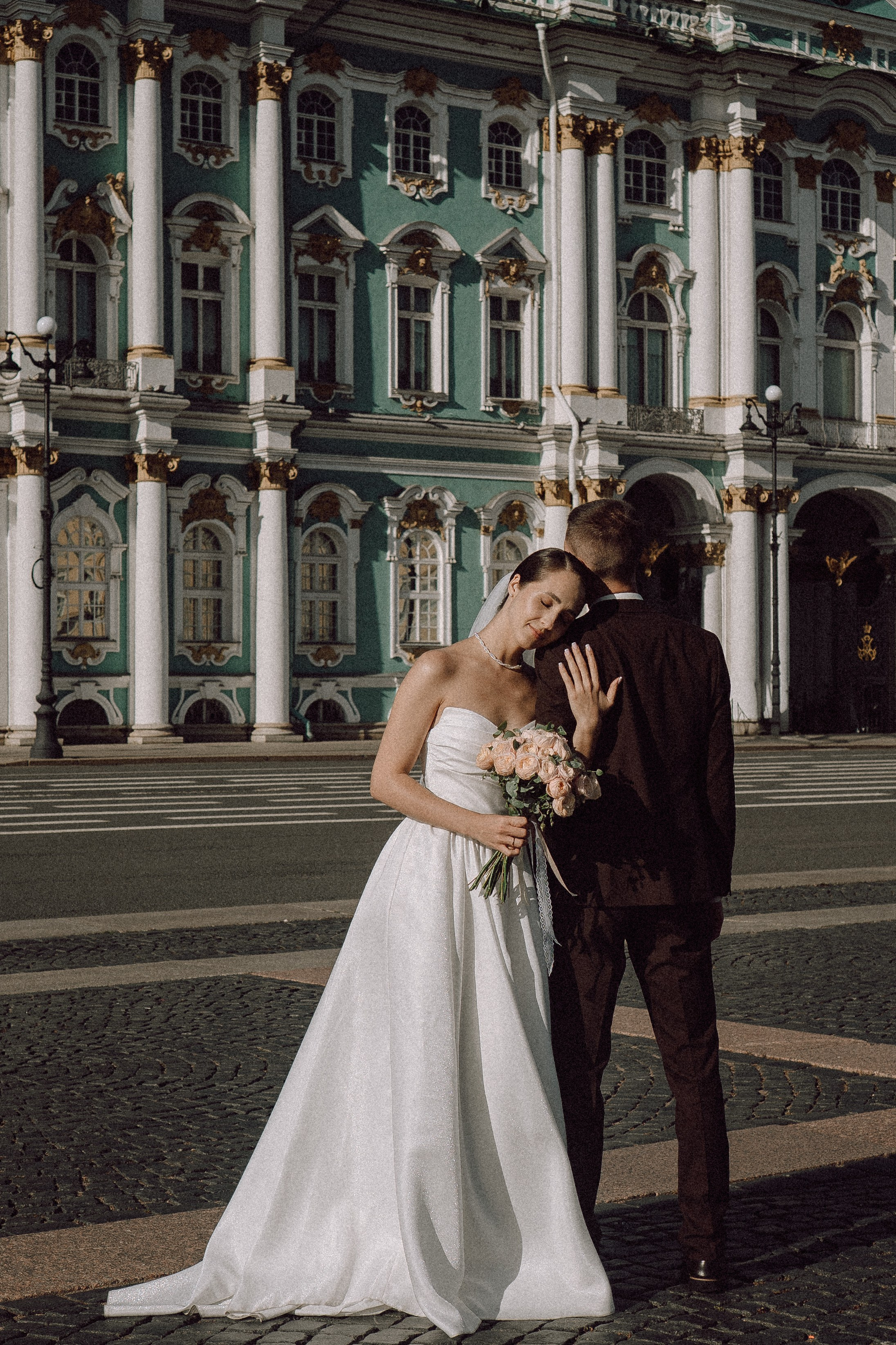 СВАДЕБНАЯ ПРОГУЛКА В САНТК-ПЕТЕРБУРГЕ (ИСАКИЕВСКИЙ СОБОР, ЗИМНЯЯ КАНАВКА, ЭРМИТАЖ И БОЛЬШАЯ МОРСКАЯ УЛИЦА). Профессиональный фотограф, Санкт-Петербург — Виктория Богомолова