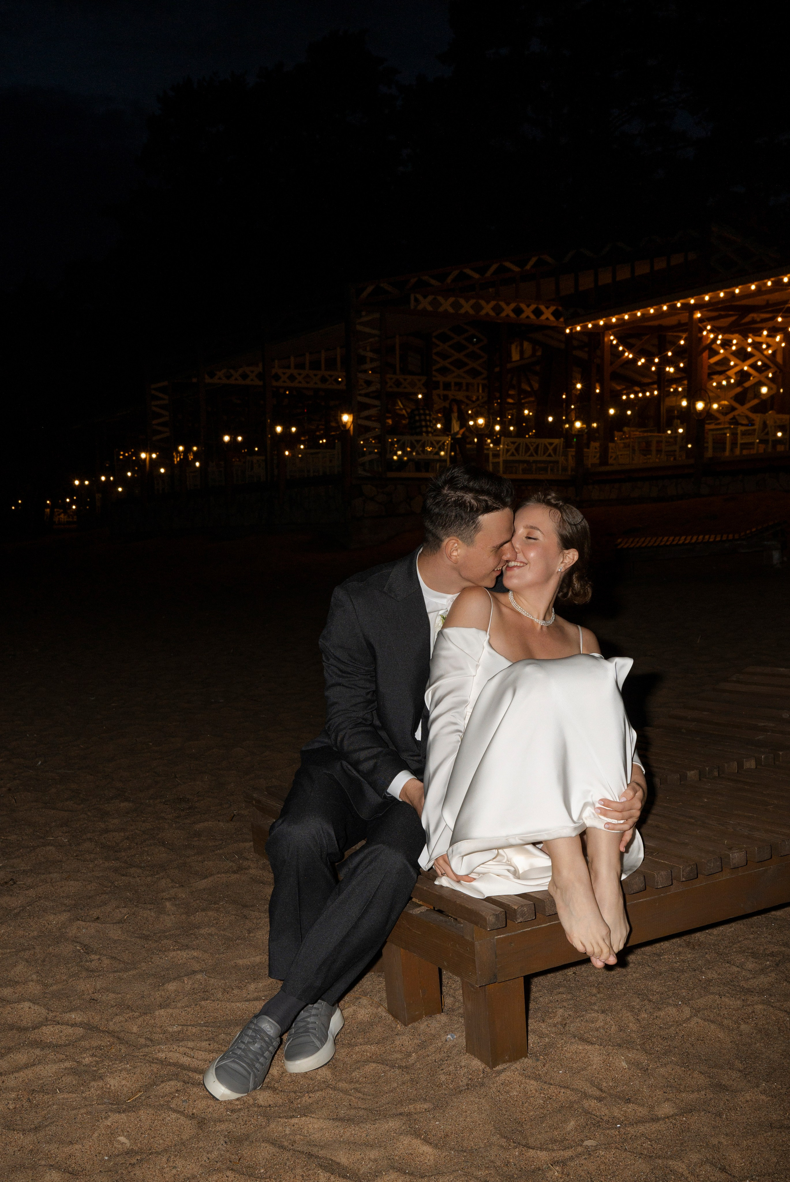 Лёня и Юля. Питер. От утра в отеле до вечеринки в ресторане на заливе. Цифра и плёнка. Свадебный фотограф Катерина Чулкова