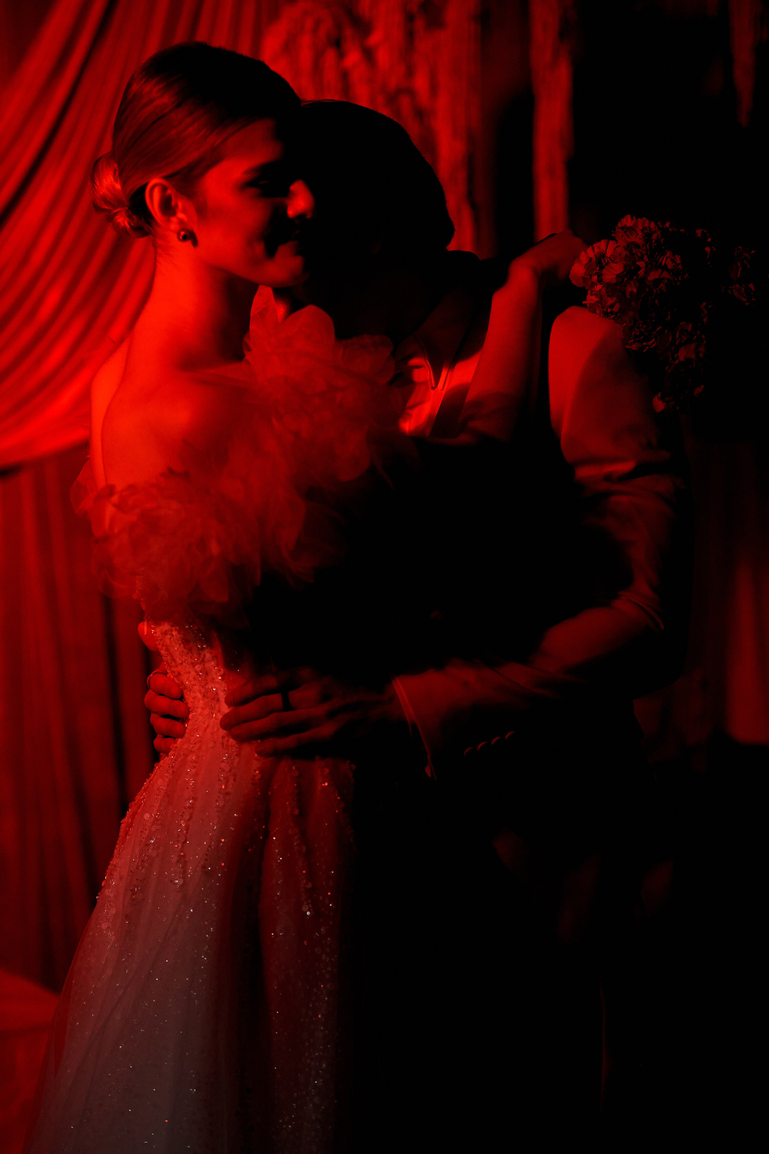 Red. Свадебный фотограф в Красноярске Владимир Ятмасов