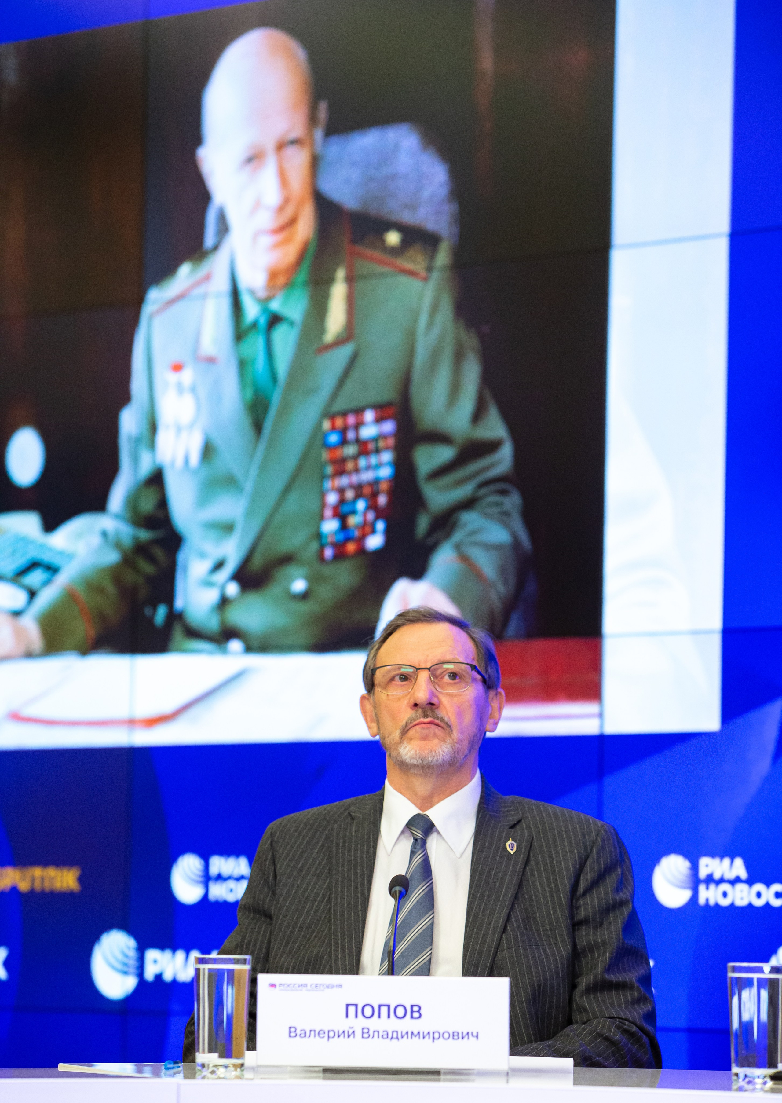 РИА НОВОСТИ. Газета «Спецназ России». Пресс-конференция к 45-летию ввода советских войск в Афганистан. Фотостудия в Москве LUXARTPHOTO