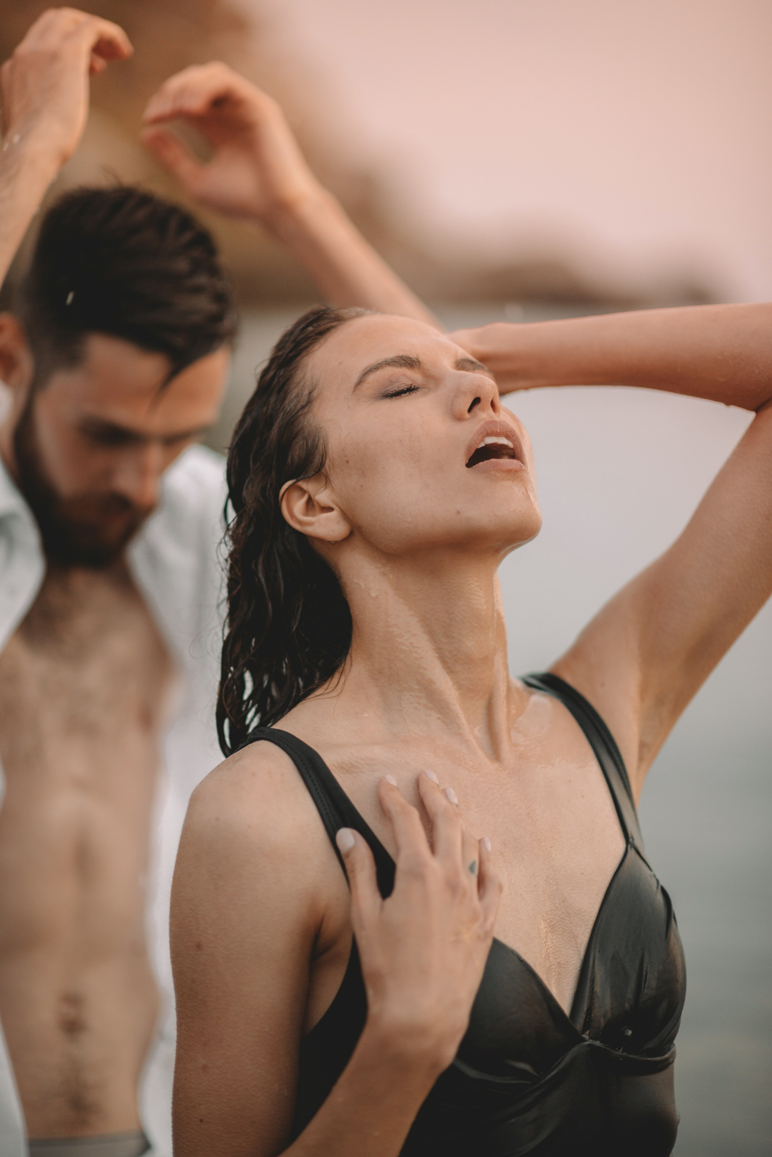 Свадебная фотосессия в Щелкино ,Бухта Космонавтов. Выездная церемония на берегу моря Крым. Свадебный и семейный фотограф и видеограф, Крым, Москва, Санкт -Петербург