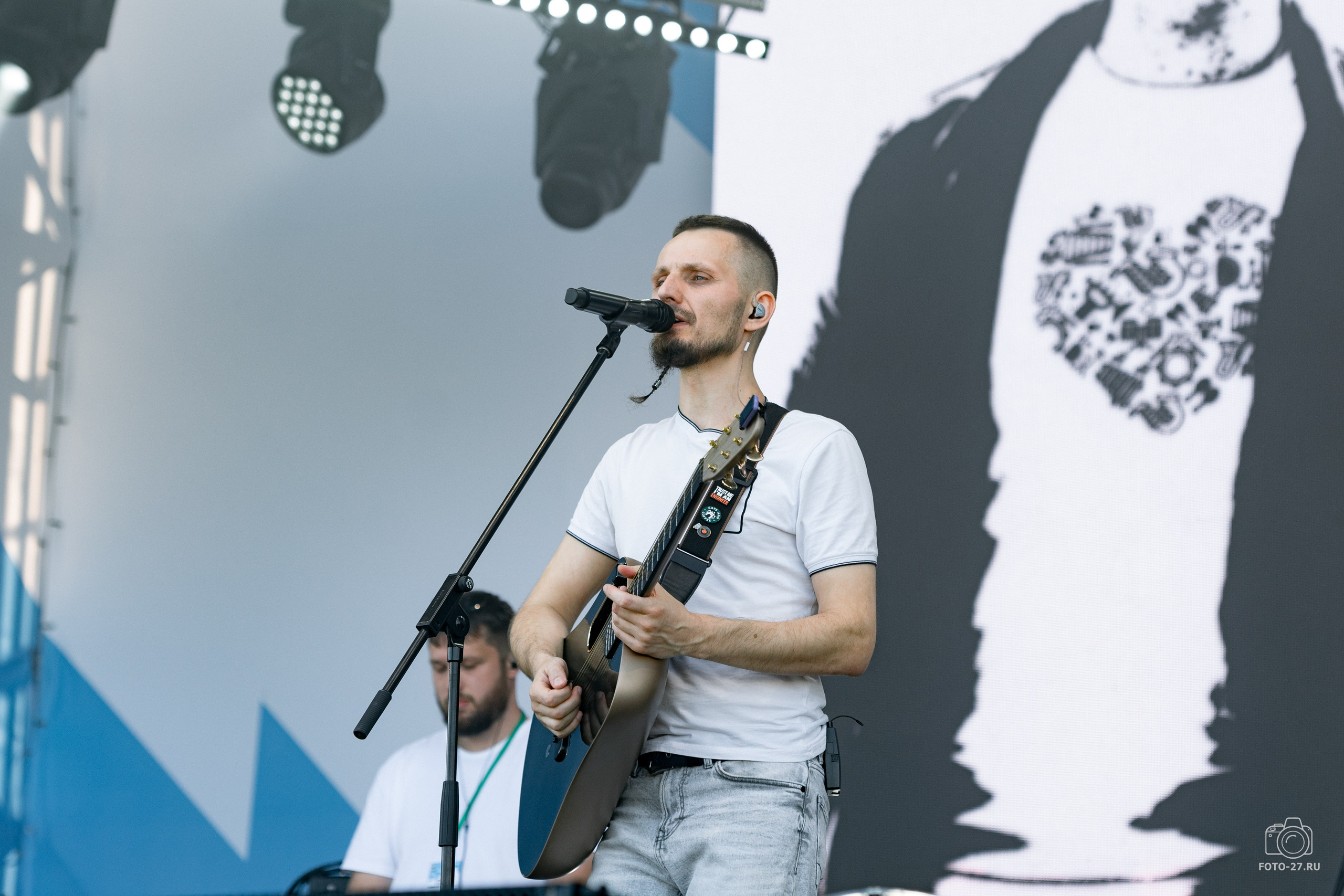 Антон Курдюмов фотограф в Хабаровске Рина Курдюмова фото27 foto27 Антон Дорофеев репортажный репортаж документалист Тони и Рина фотосоздатели ПаПаРоК Рок над Амуром 2024 фестиваль Хабаровск