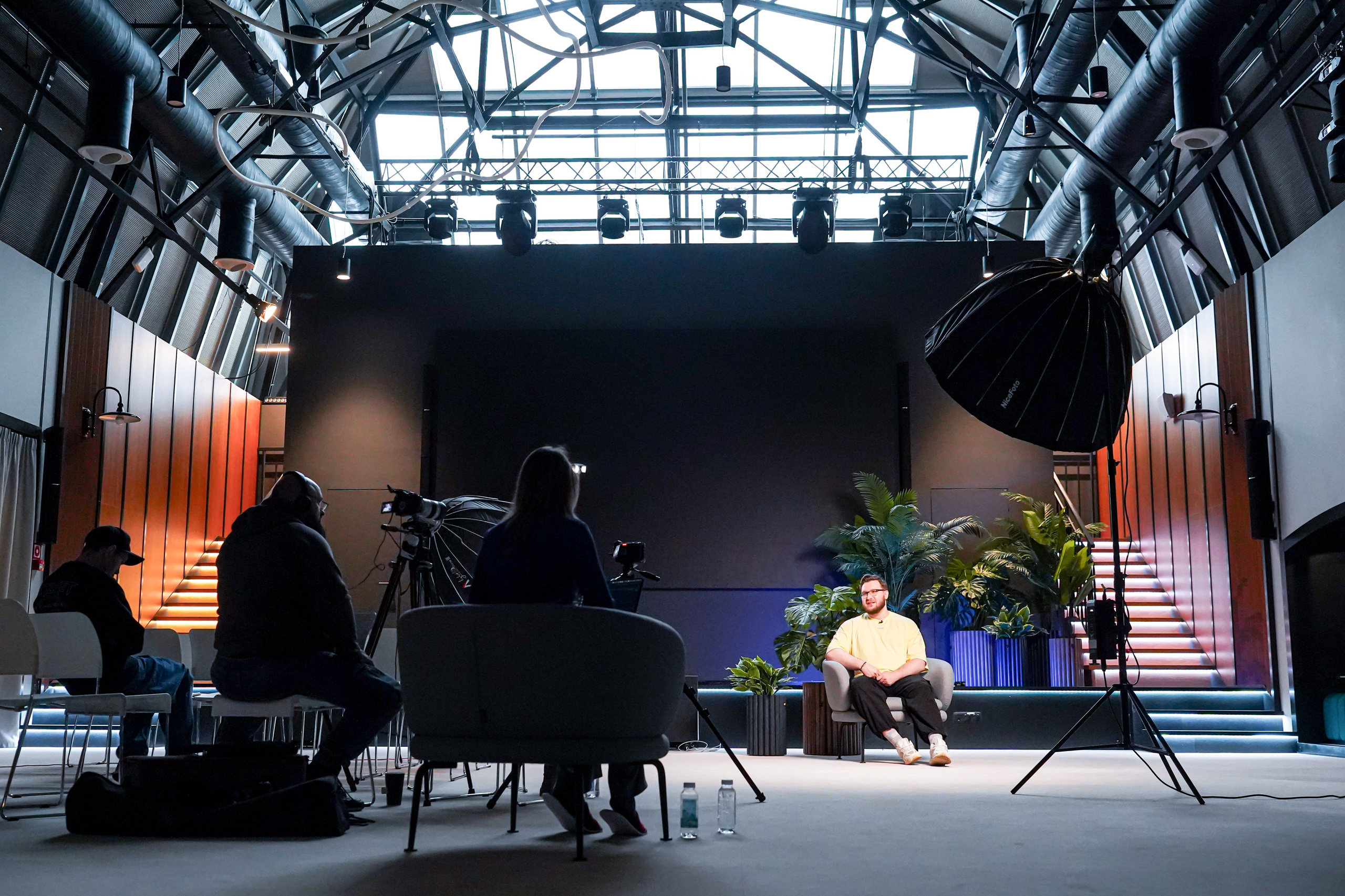 «VK» Бэкстейдж с интервью. Репортажный и портретный фотограф / видеограф (СПБ)