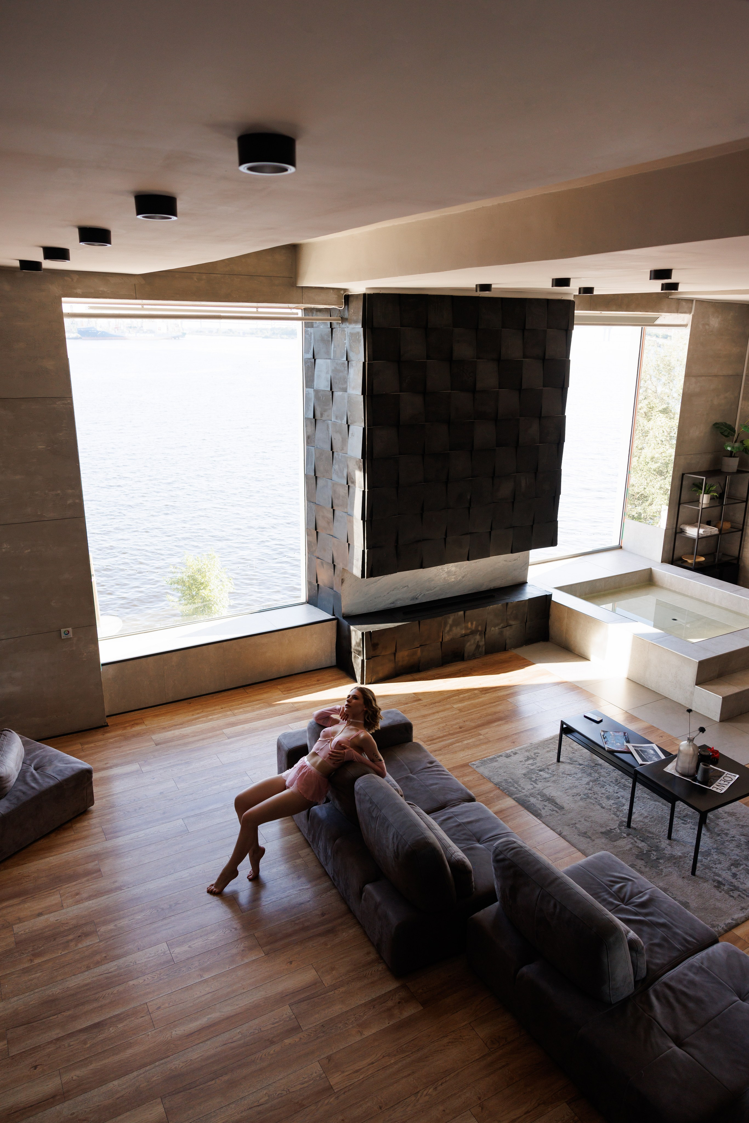 В БЕЛЬЕ. Фотограф Надежда Заломаева