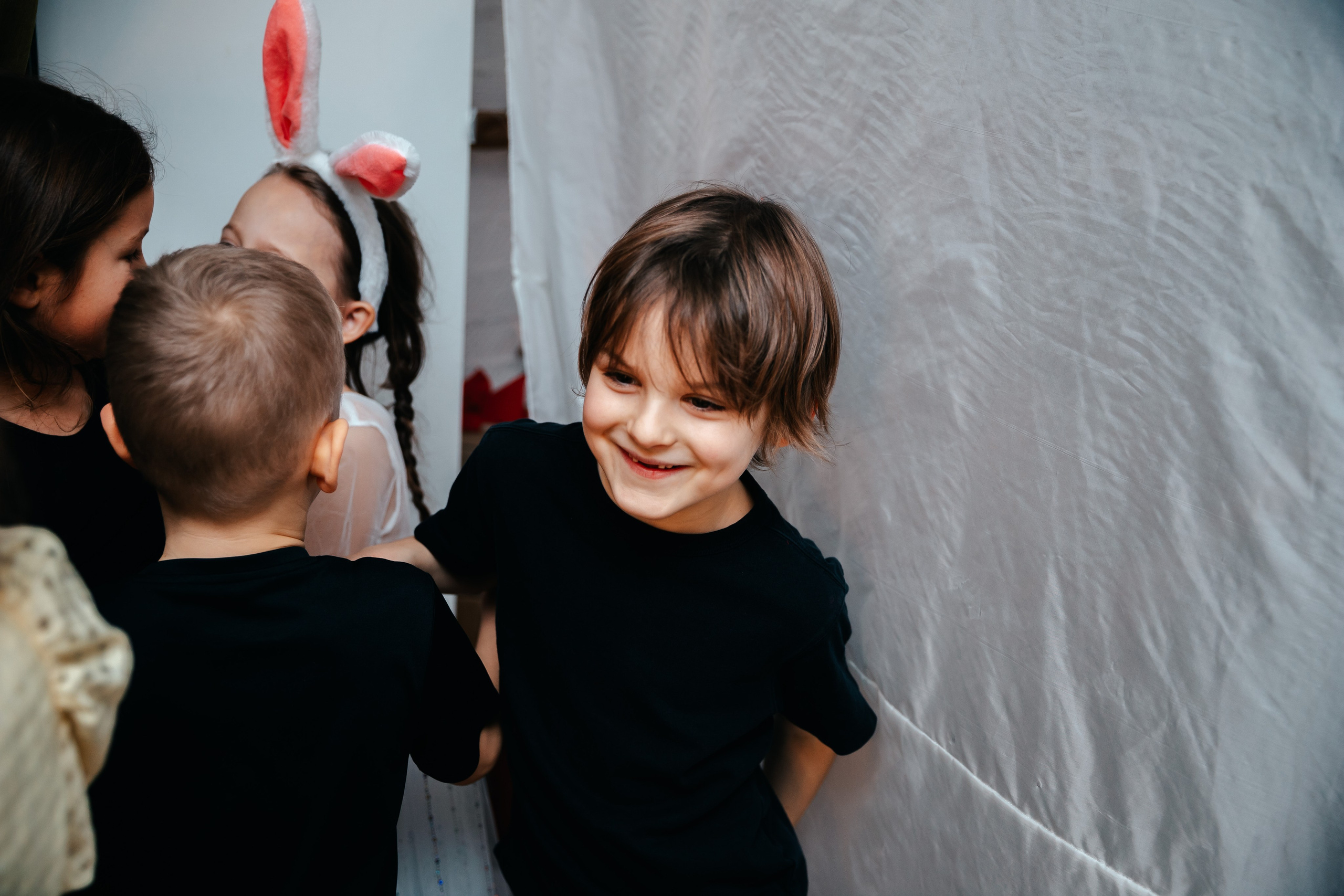 Новогодний утренник в Монтессори-школе. Семейный lifestyle фотограф в Санкт-Петербурге Людмила Пахомова