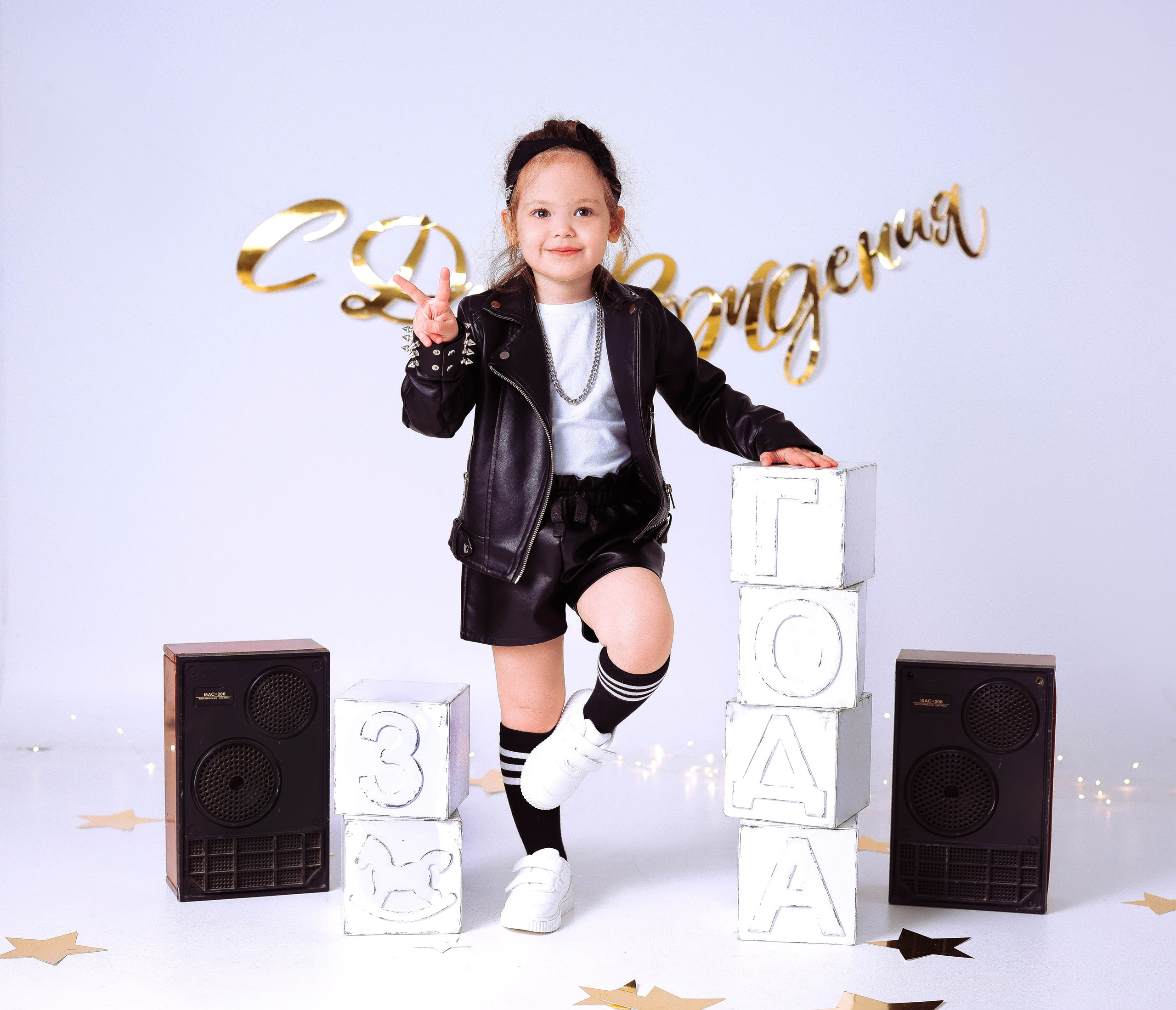 Малышки Антураж