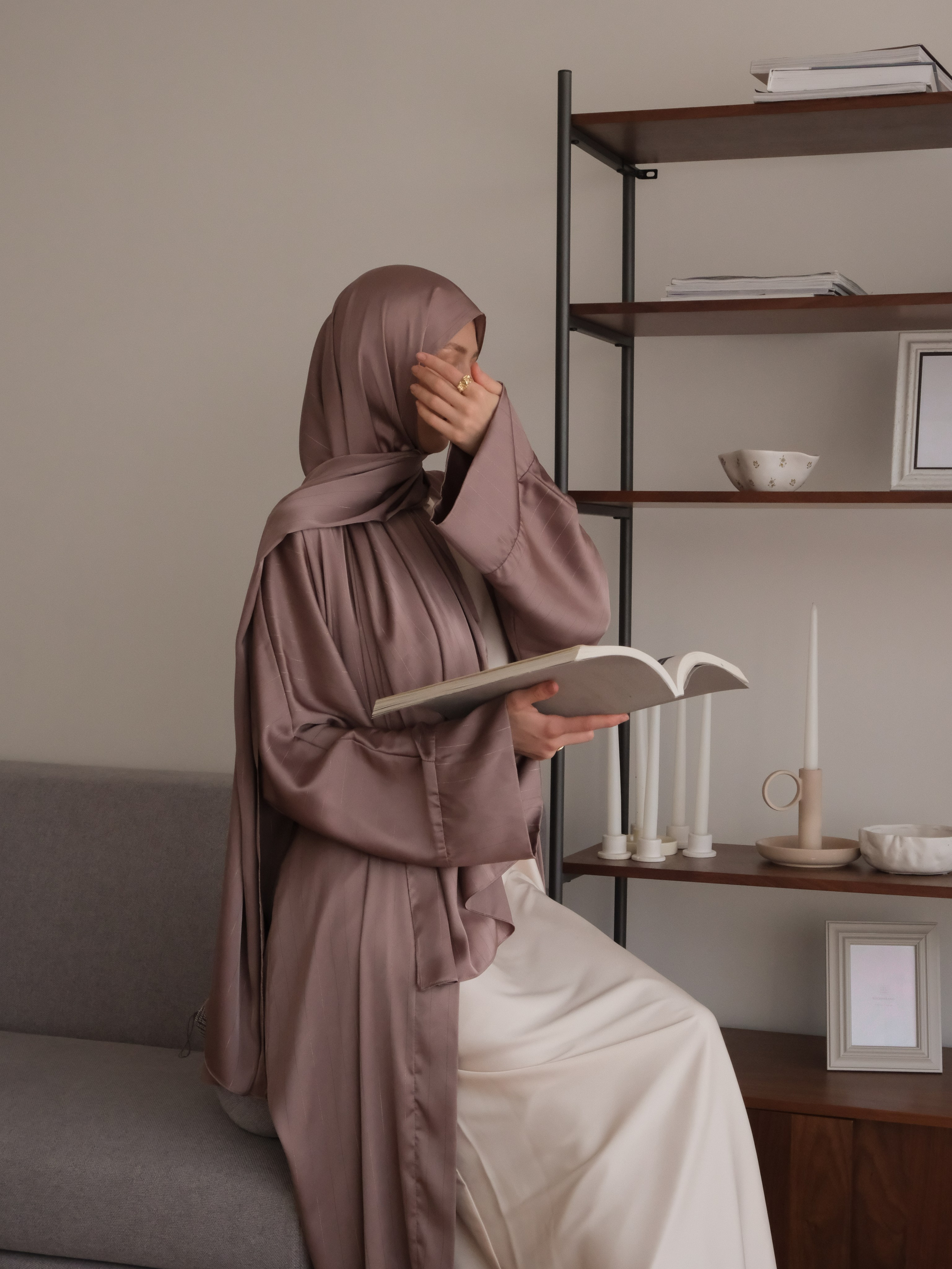 Shinee abayas. VonContent