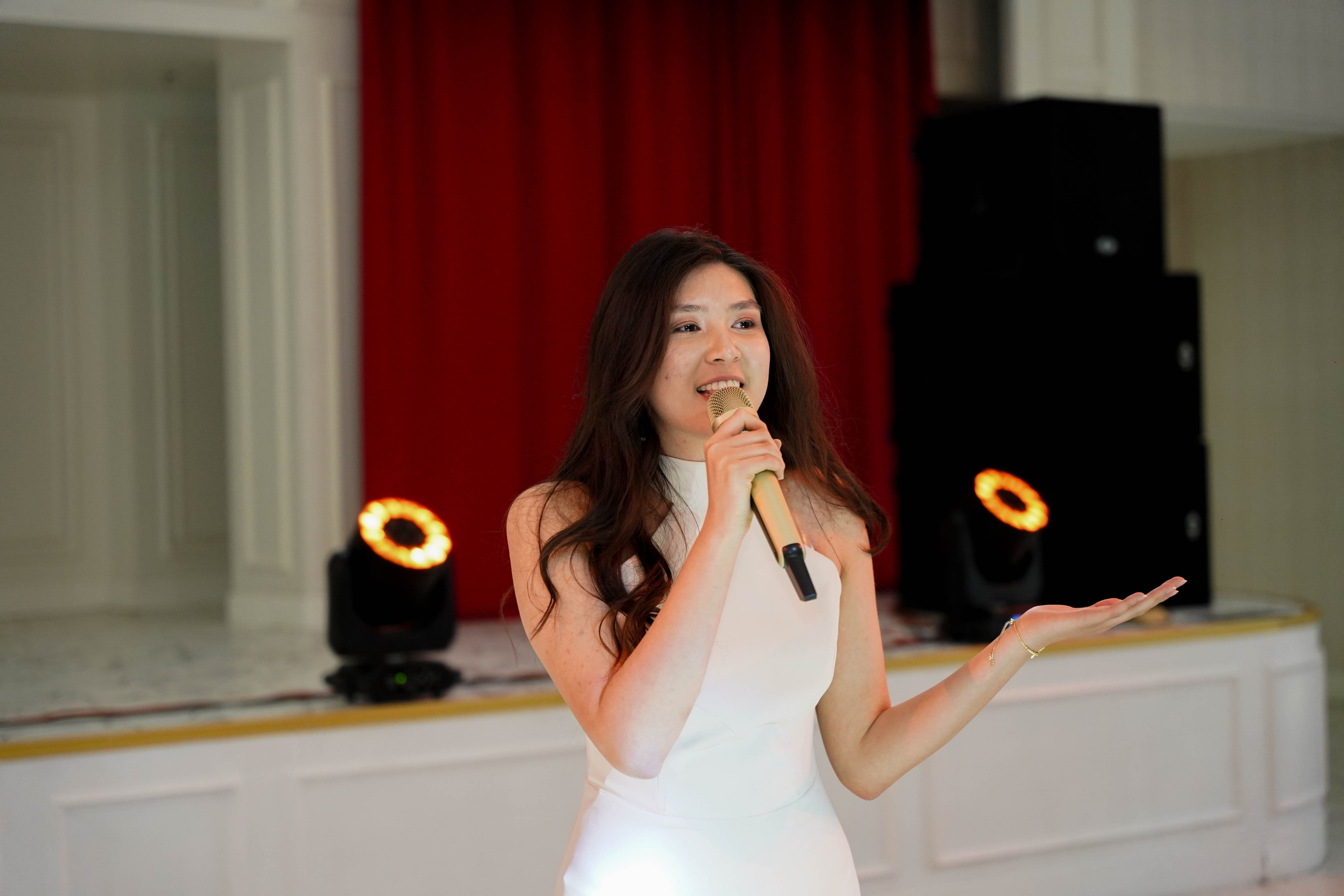 Dana uzatu. Фотограф Ернар Ержанов