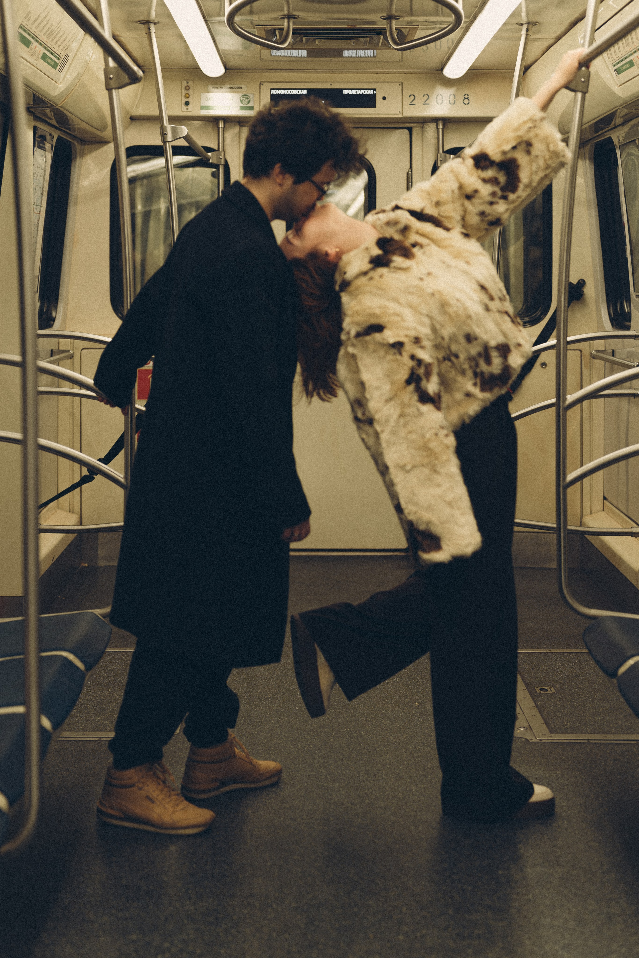 НОВОГОДНЯЯ ФОТОСЕСИИЯ ПАРЫ В МЕТРО ЛЮБОВЬ. Профессиональный фотограф, Санкт-Петербург — Виктория Богомолова