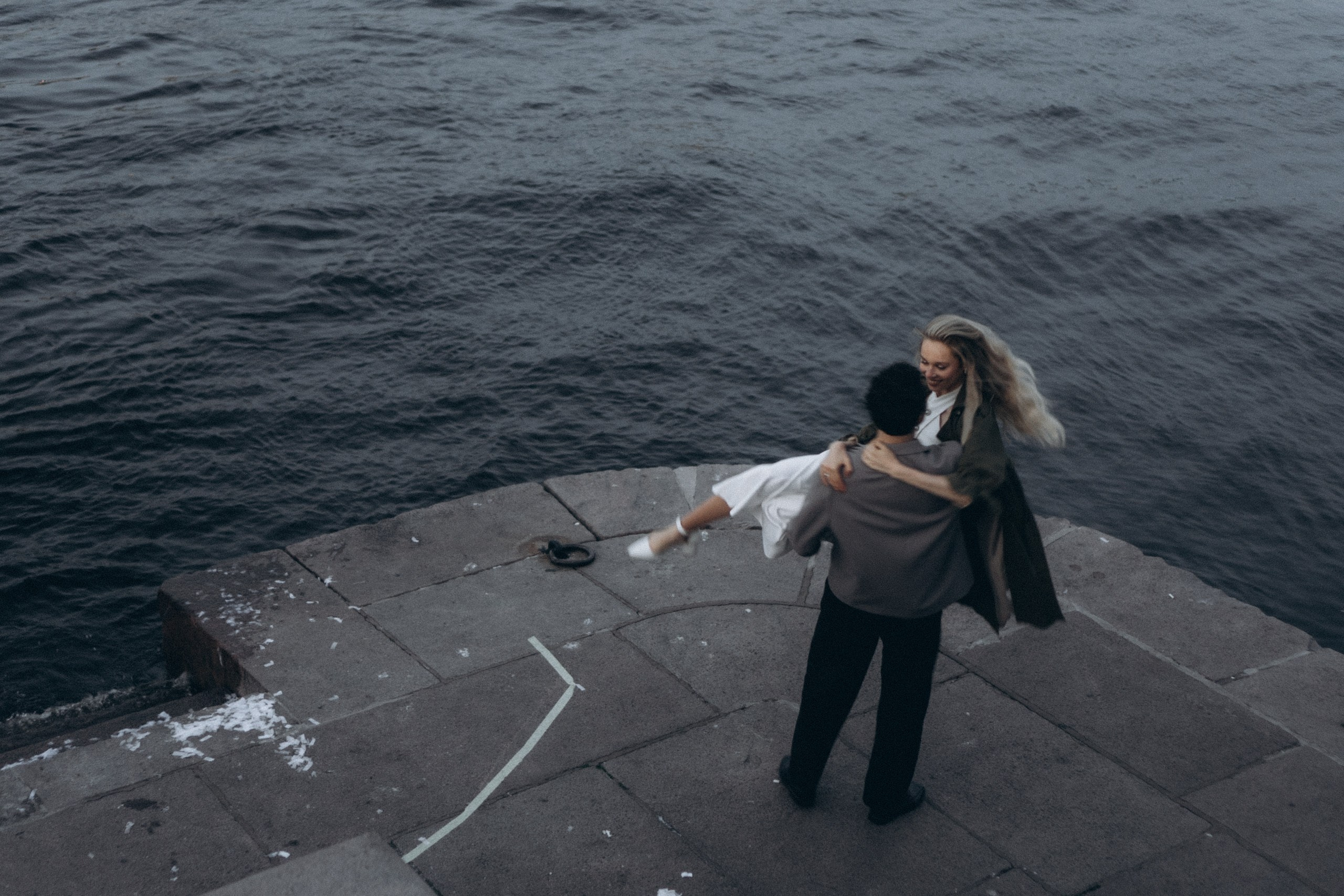 СВАДЕБНАЯ СЬЕМКА ПАРЫ НА РАССВЕТЕ В БЕЛЫЕ НОЧИ И ПРОГУЛКА С РАЗВОДНЫМИ МОСТАМИ И ПИКНИК ВОЗЛЕ ИСАКИЕВСКОГО СОБОРА. Профессиональный фотограф, Санкт-Петербург — Виктория Богомолова