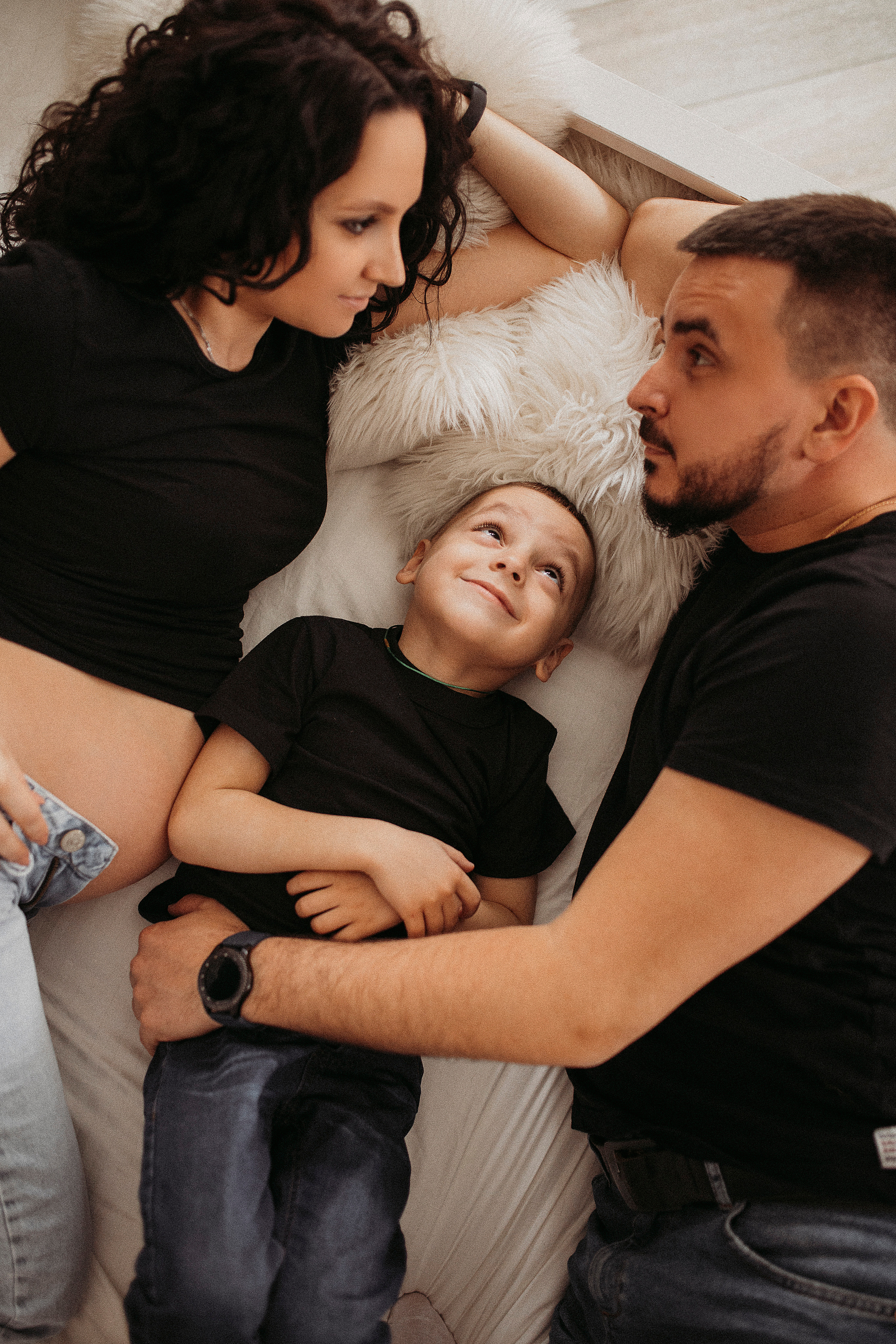 Семейная фотосессия в студии. Семейный фотограф в Краснодаре Коломыцева Евгения