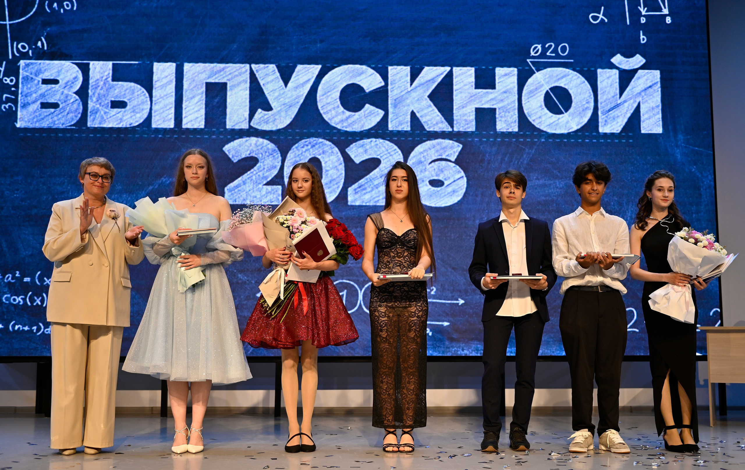 Последний звонок школа 18. 27.06.2026. Креативный объектив