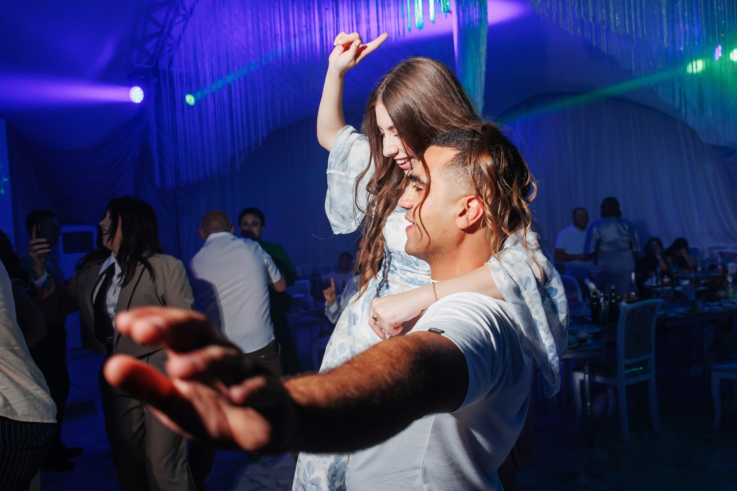 Июньская свадебная фотосессия в г. Лабинск и банкет в ресторане «Гости». Дмитрий Шевченко свадебное фото в г. Краснодар — Армавир — Лабинск