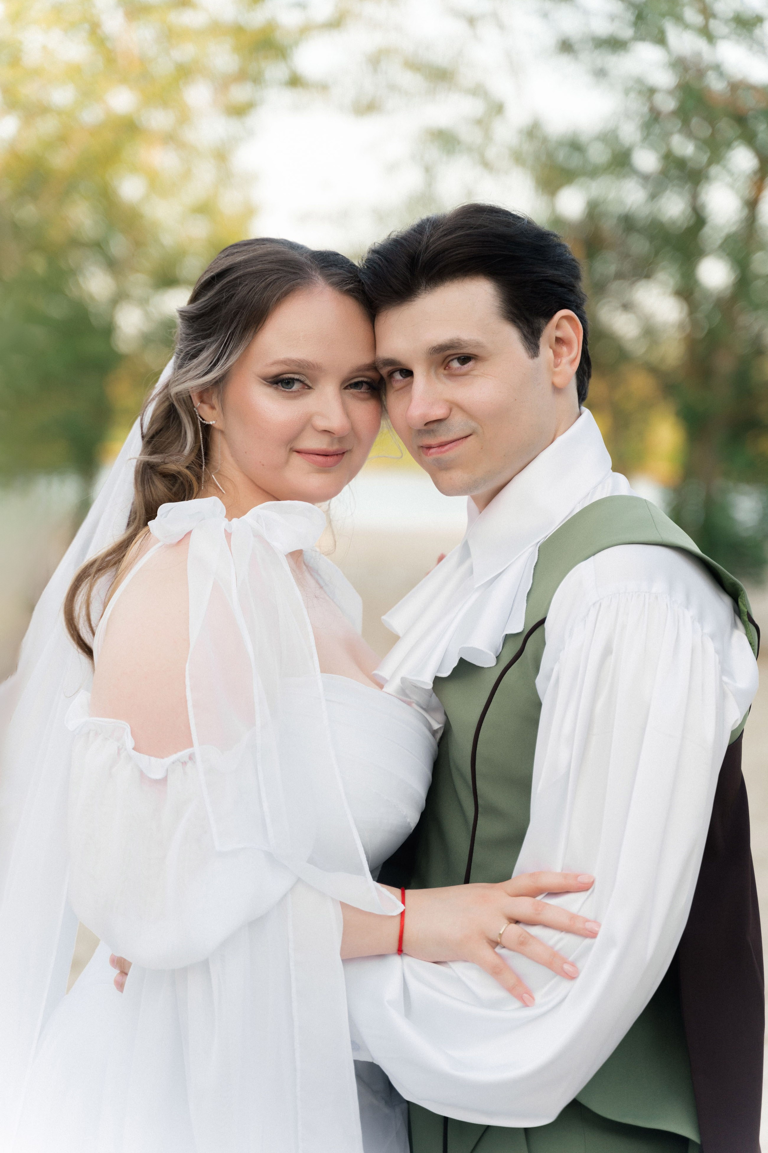 свадебная фотосессия  на берегу реки