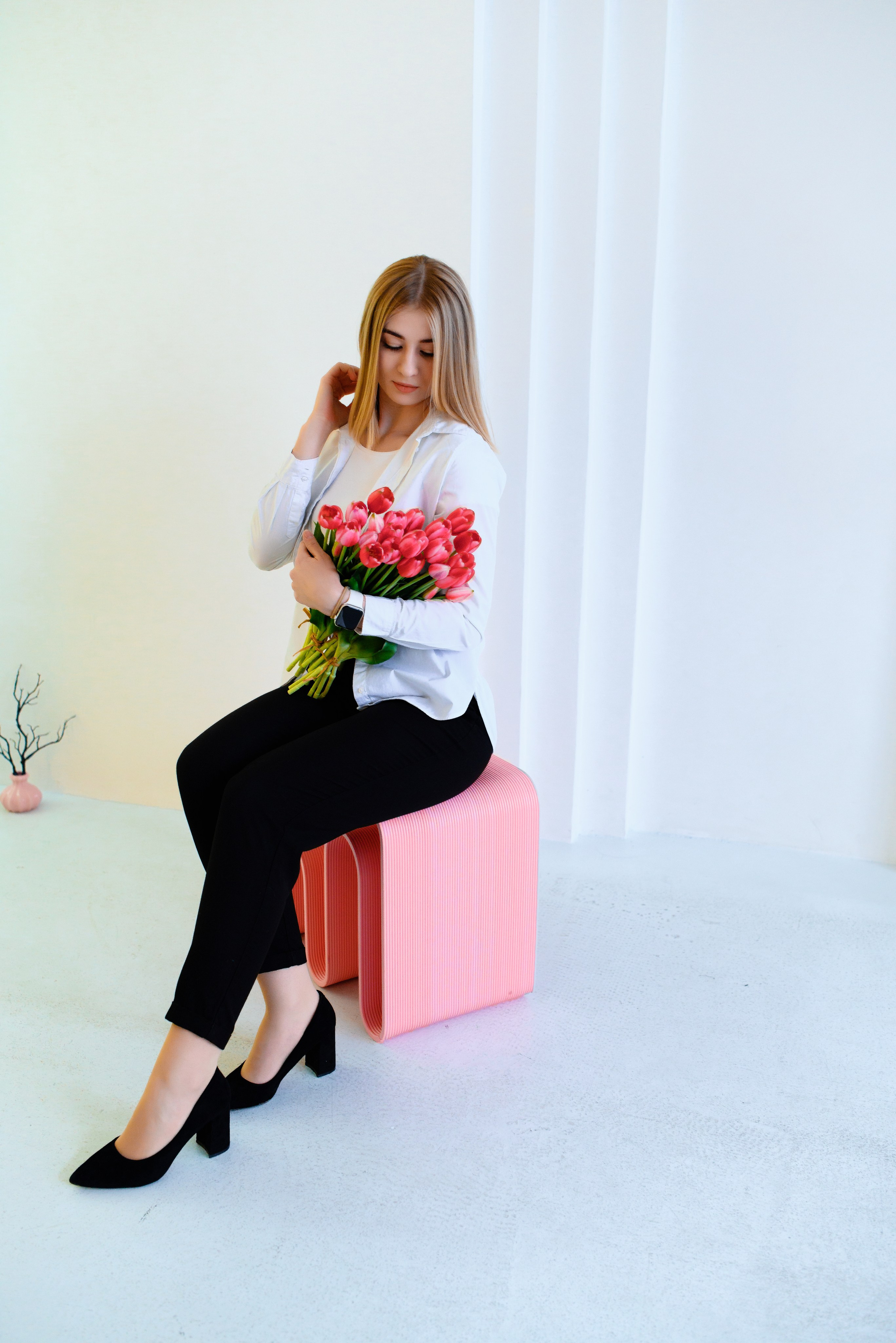 На ногтях. Фотограф Полина Вишневецкая г. Барнаул