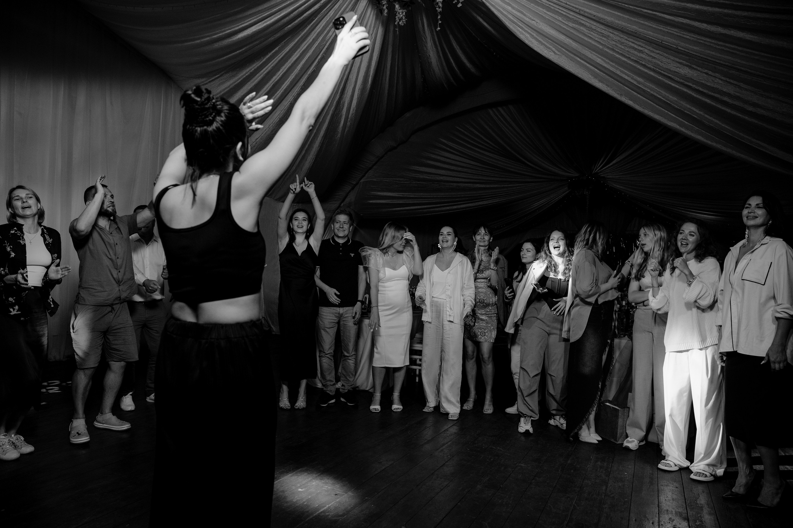 День рождения в шатре на водохранилище. Репортажный фотограф Москва Сергей Дружинин