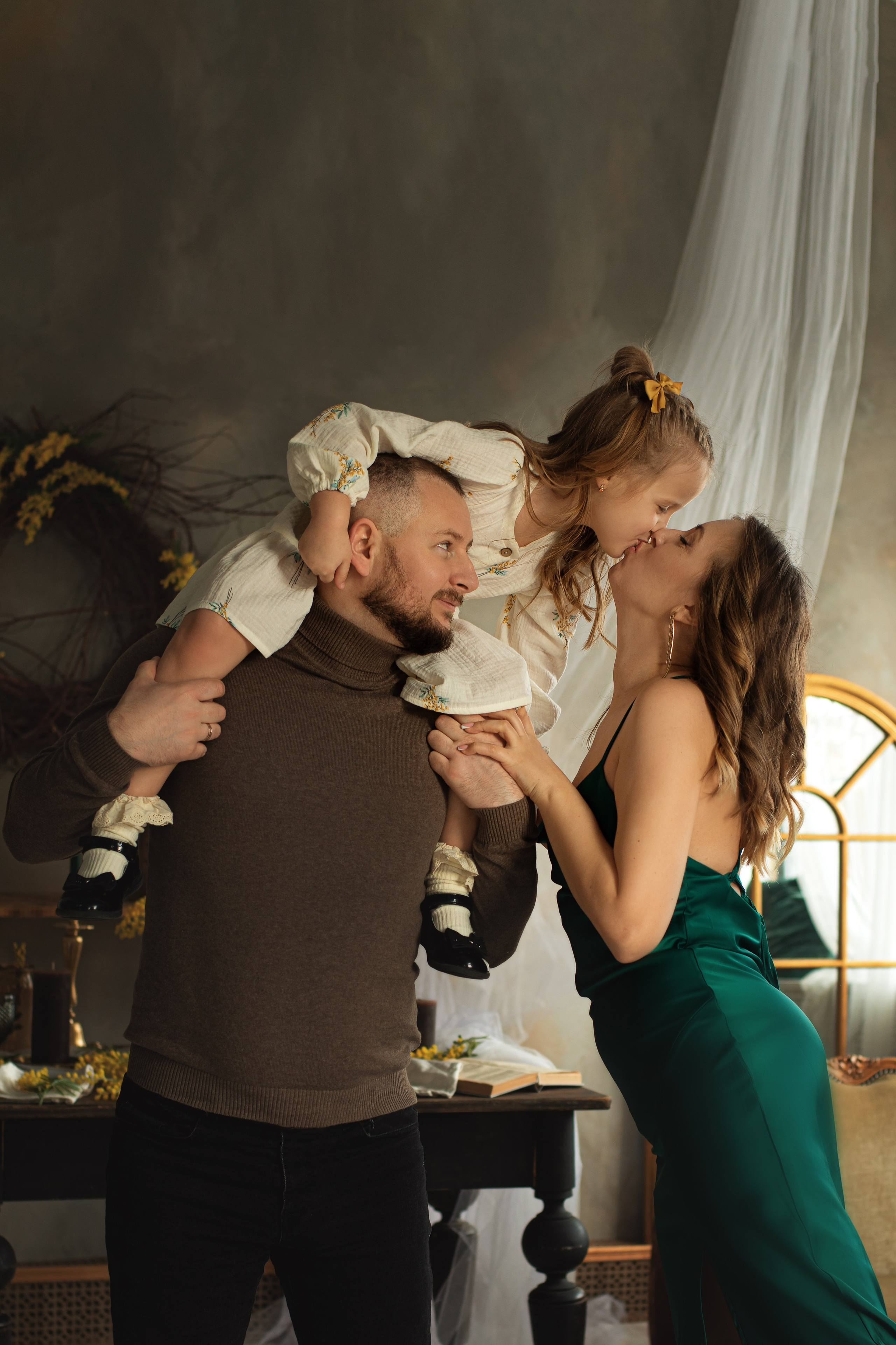 Сергей, Ольга и Алиса. Фотограф Таинств Крещения и Венчания в г. Курске