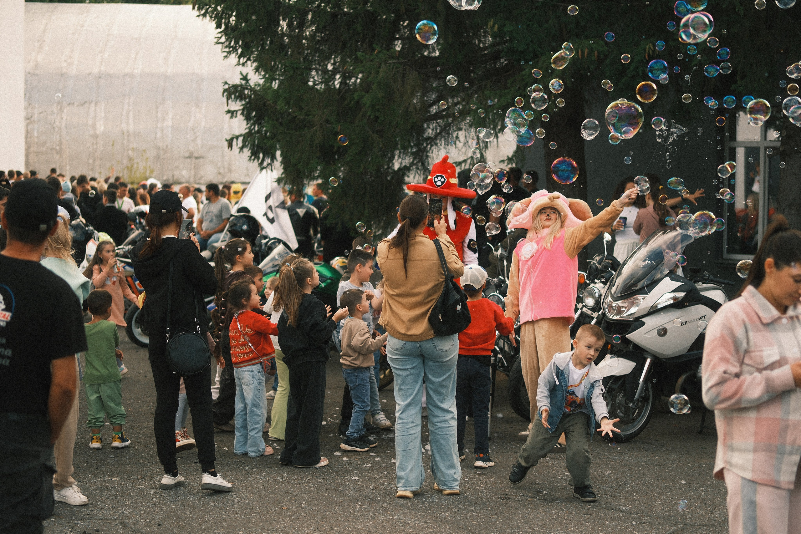 Выставка ретро автомобилей Нижнекамск ЦКИ База. Свадебный Фотограф в Нижнекамск Татарстан Максим Липин