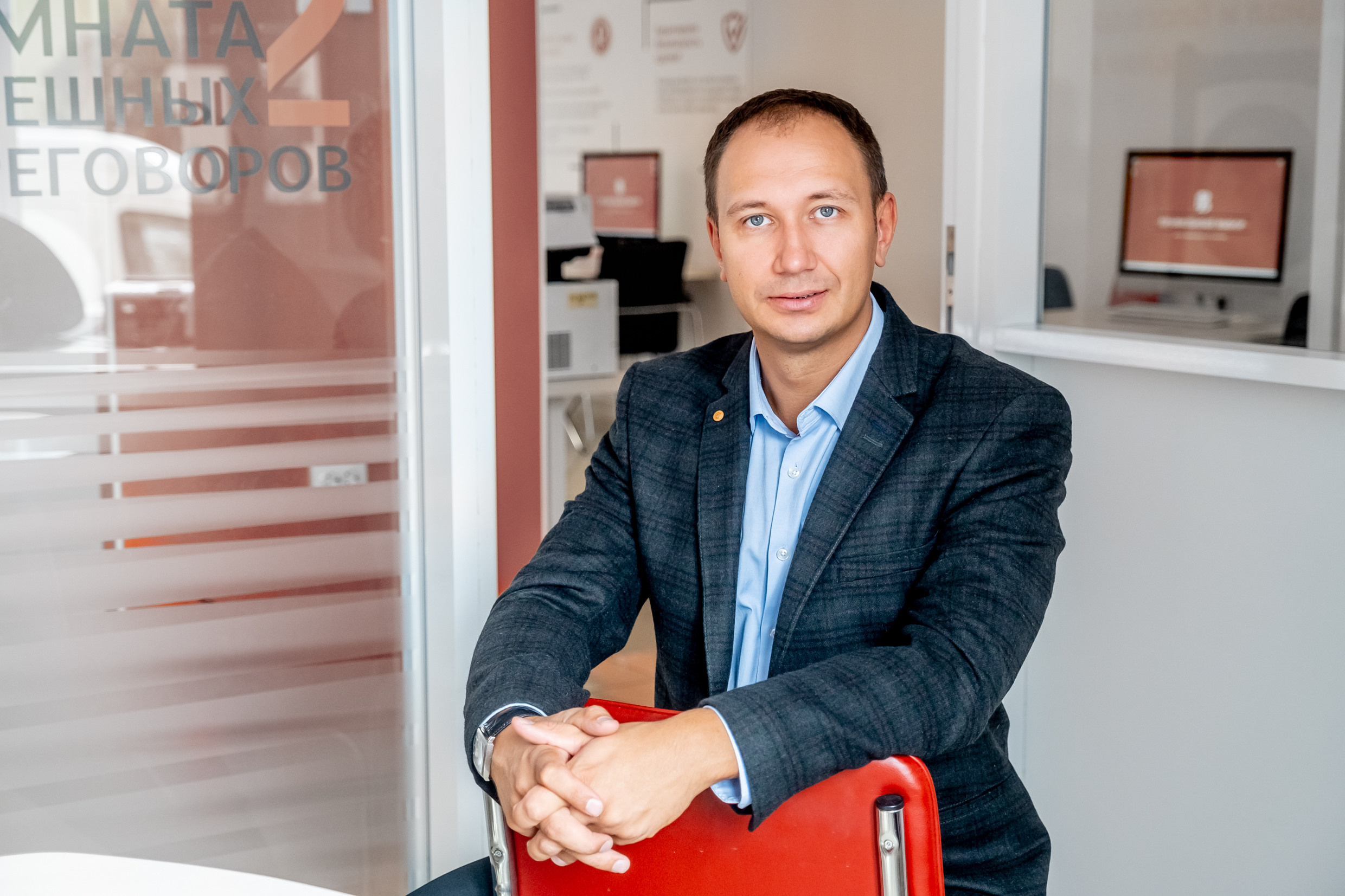 Владимир — бизнес-тренер. Арт-стилист, визуализатор архетипических стратегий, психолог