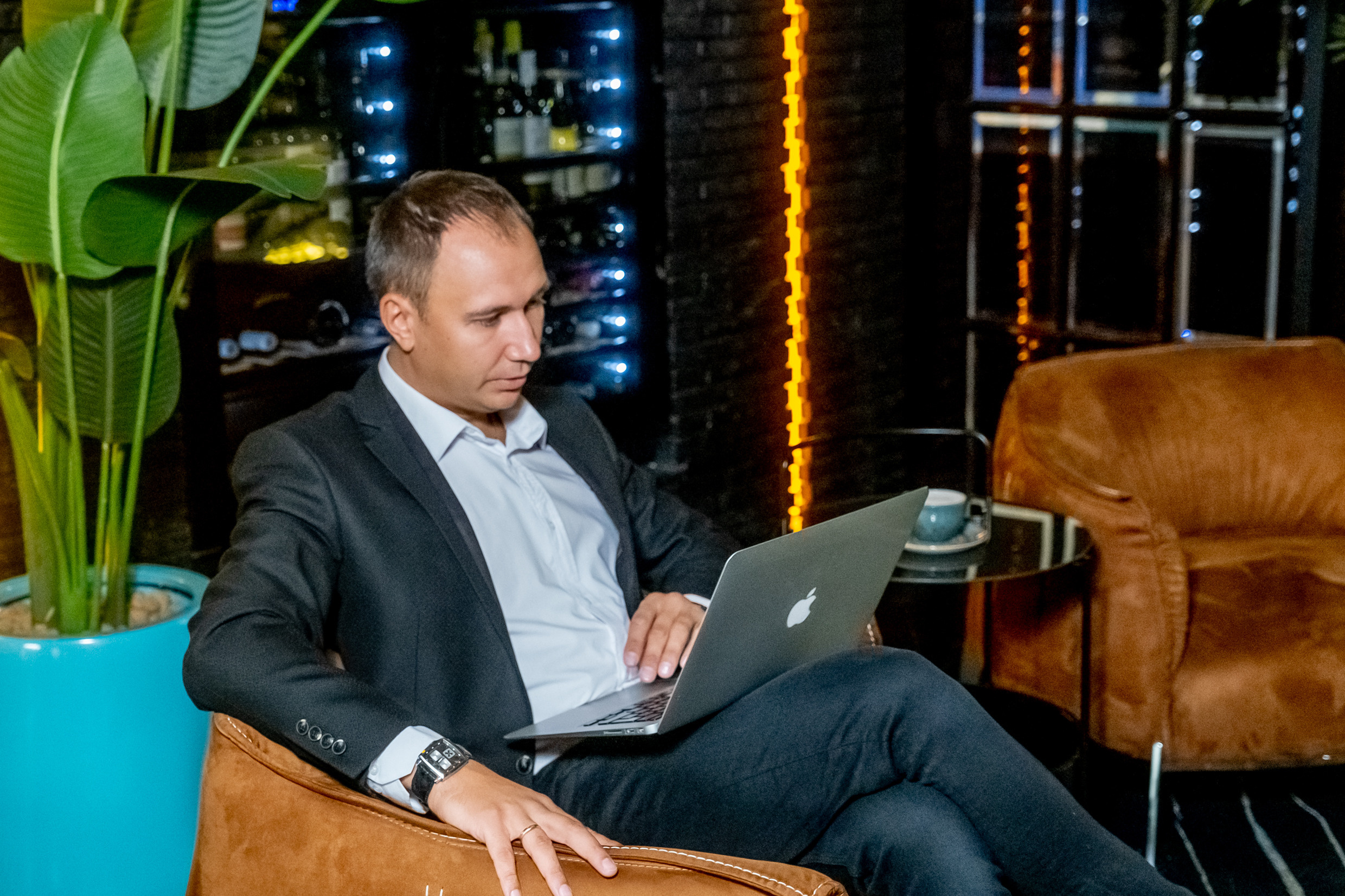 Владимир — бизнес-тренер. Арт-стилист, визуализатор архетипических стратегий, психолог