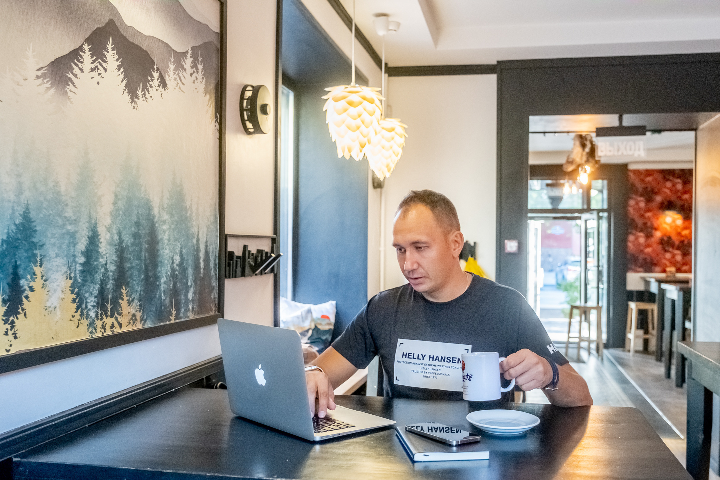 Владимир — бизнес-тренер. Арт-стилист, визуализатор архетипических стратегий, психолог